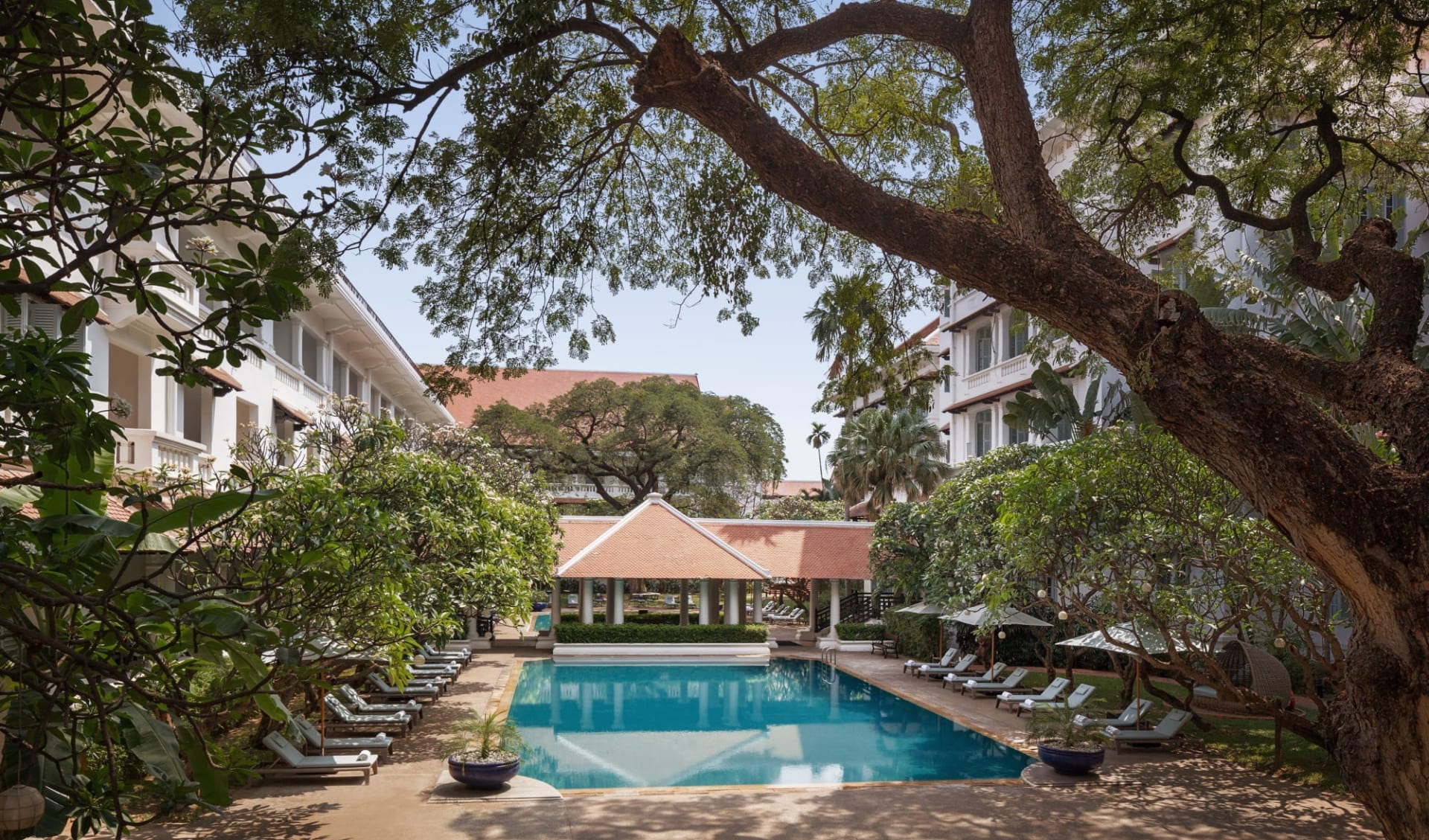 Raffles Hotel Le Royal in Phnom Penh: Pool Raffles Hotel Le Royal in Phnom Penh: Pool