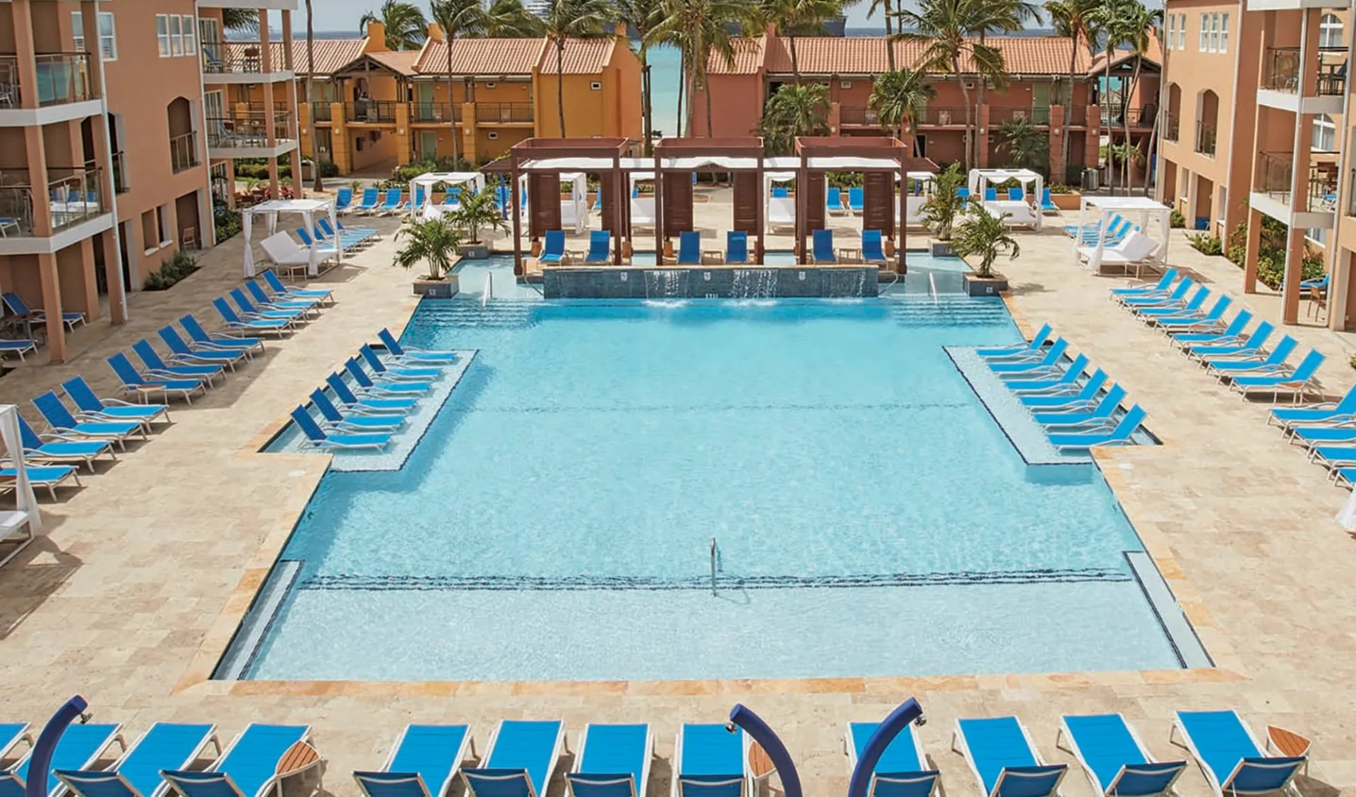 Divi Dutch Village Beach Resort in Aruba: Pool Divi Dutch Village Beach Resort - Pool&Hotelanlage c Interconnect Marketing Divi Dutch Village Beach Resort in Aruba: Pool Divi Dutch Village Beach Resort - Pool&Hotelanlage c Interconnect Marketing