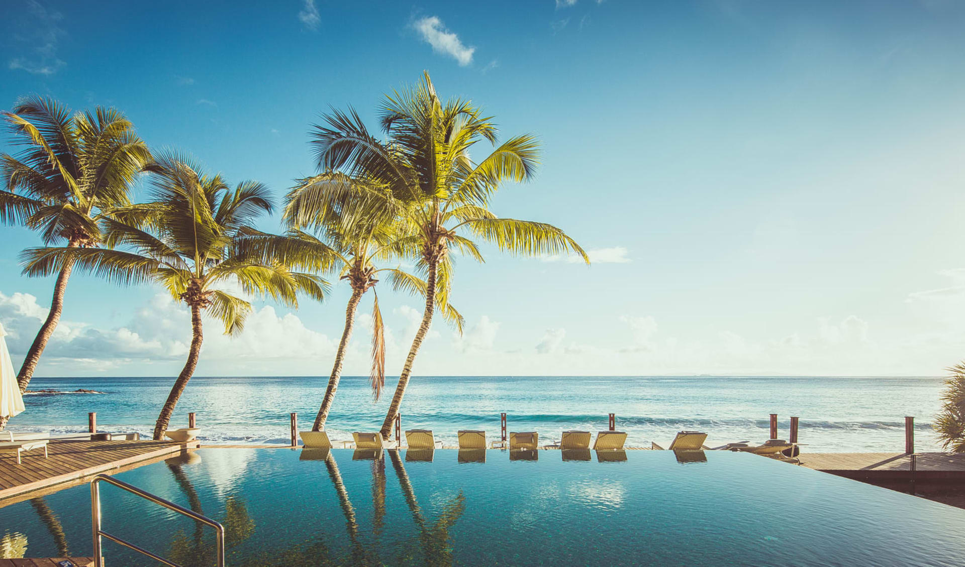 Carana Beach Hotel in Mahé: pool: Carana Beach Hotel in Mahé: pool: