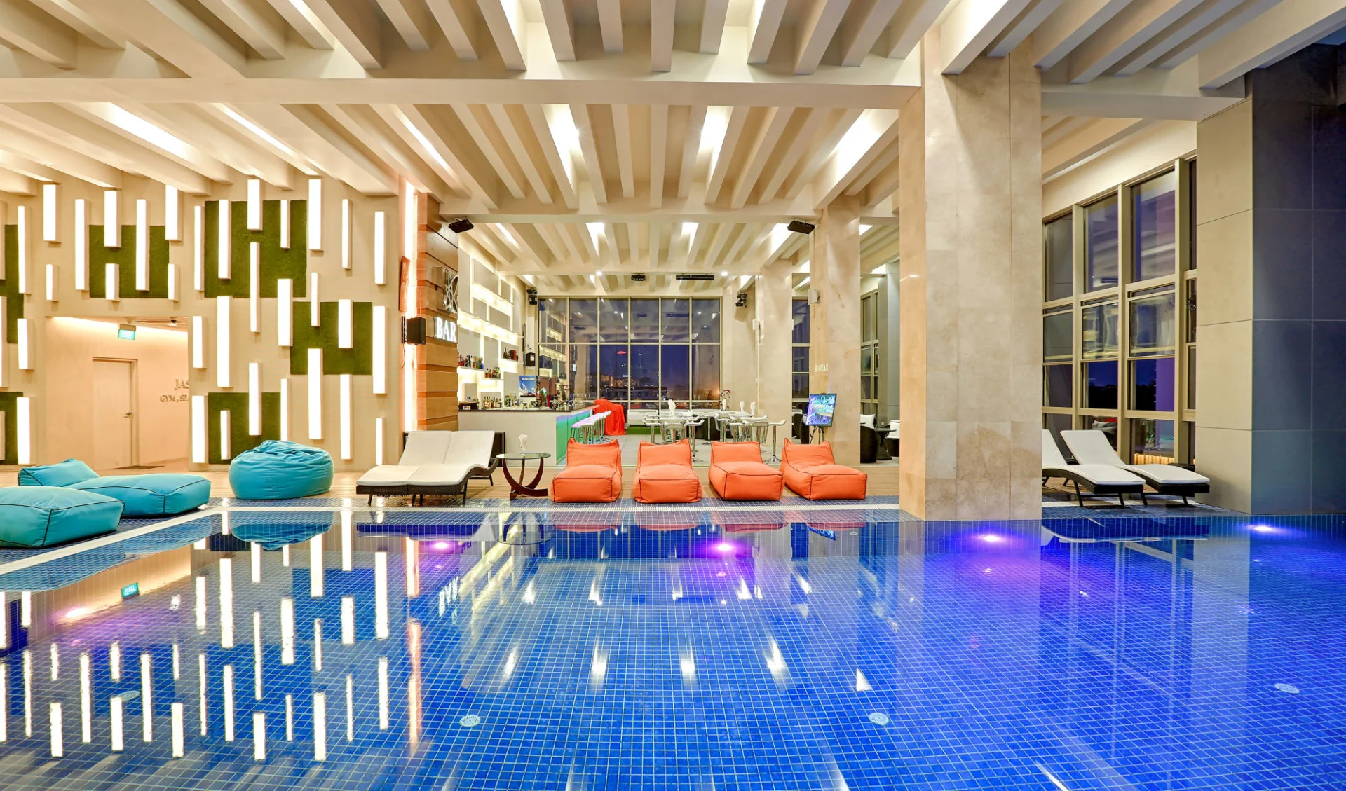Jasmine Palace in Yangon:  Swimming Pool