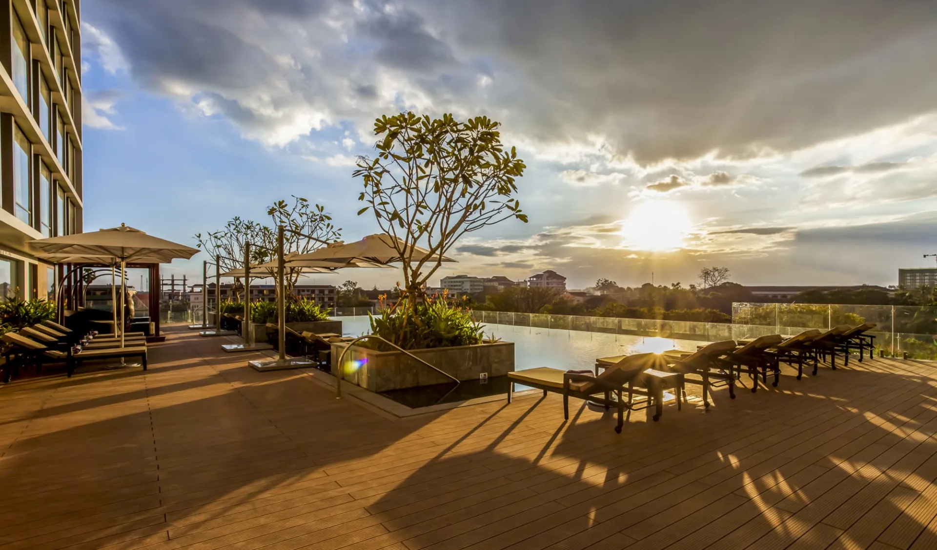 Crowne Plaza Vientiane: Swimming Pool Crowne Plaza Vientiane: Swimming Pool