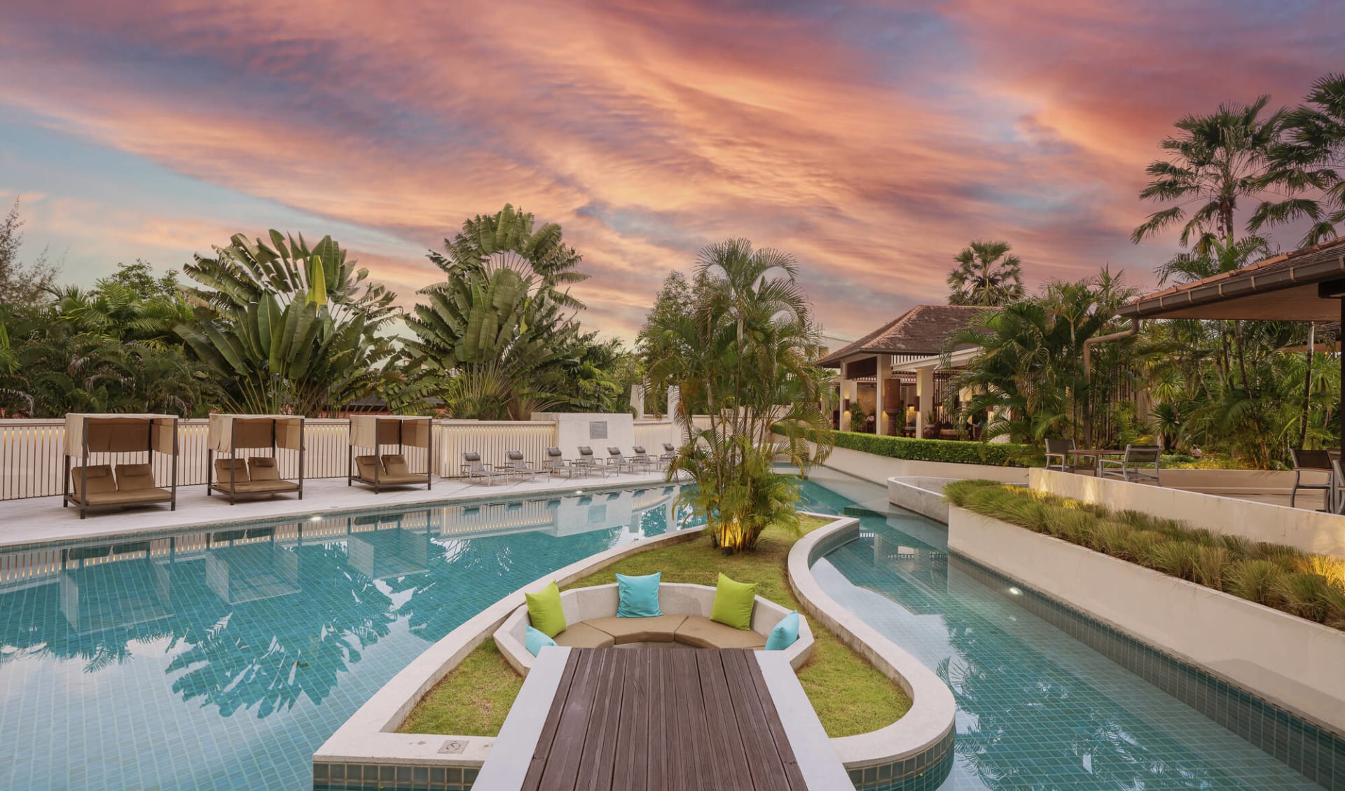 Dewa Phuket Resort & Villas: Swimming Pool at sunset Dewa Phuket Resort & Villas: Swimming Pool at sunset
