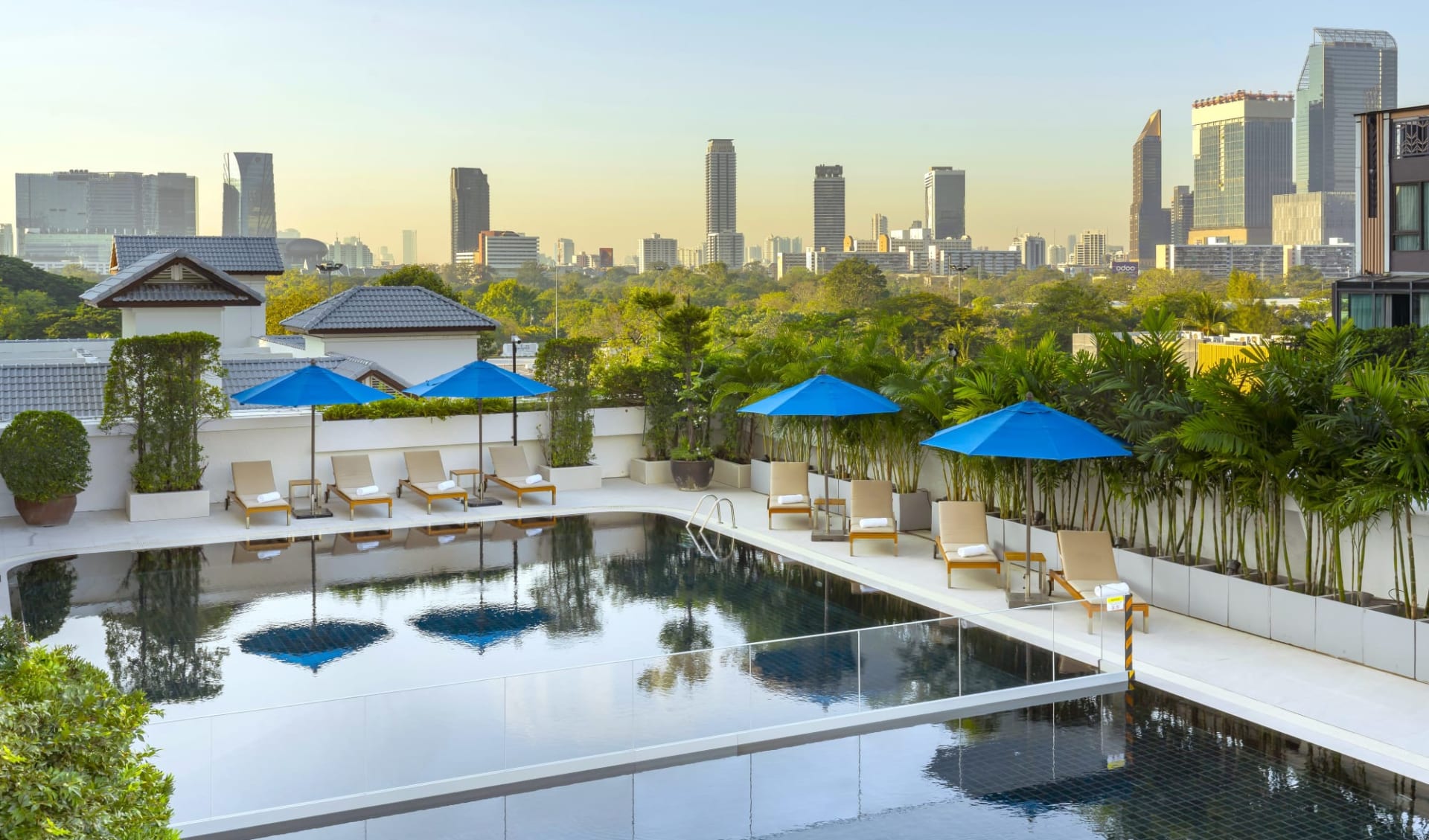 Centre Point Sukhumvit 10 in Bangkok: Swimmingpool | Scenery Wing Centre Point Sukhumvit 10 in Bangkok: Swimmingpool | Scenery Wing