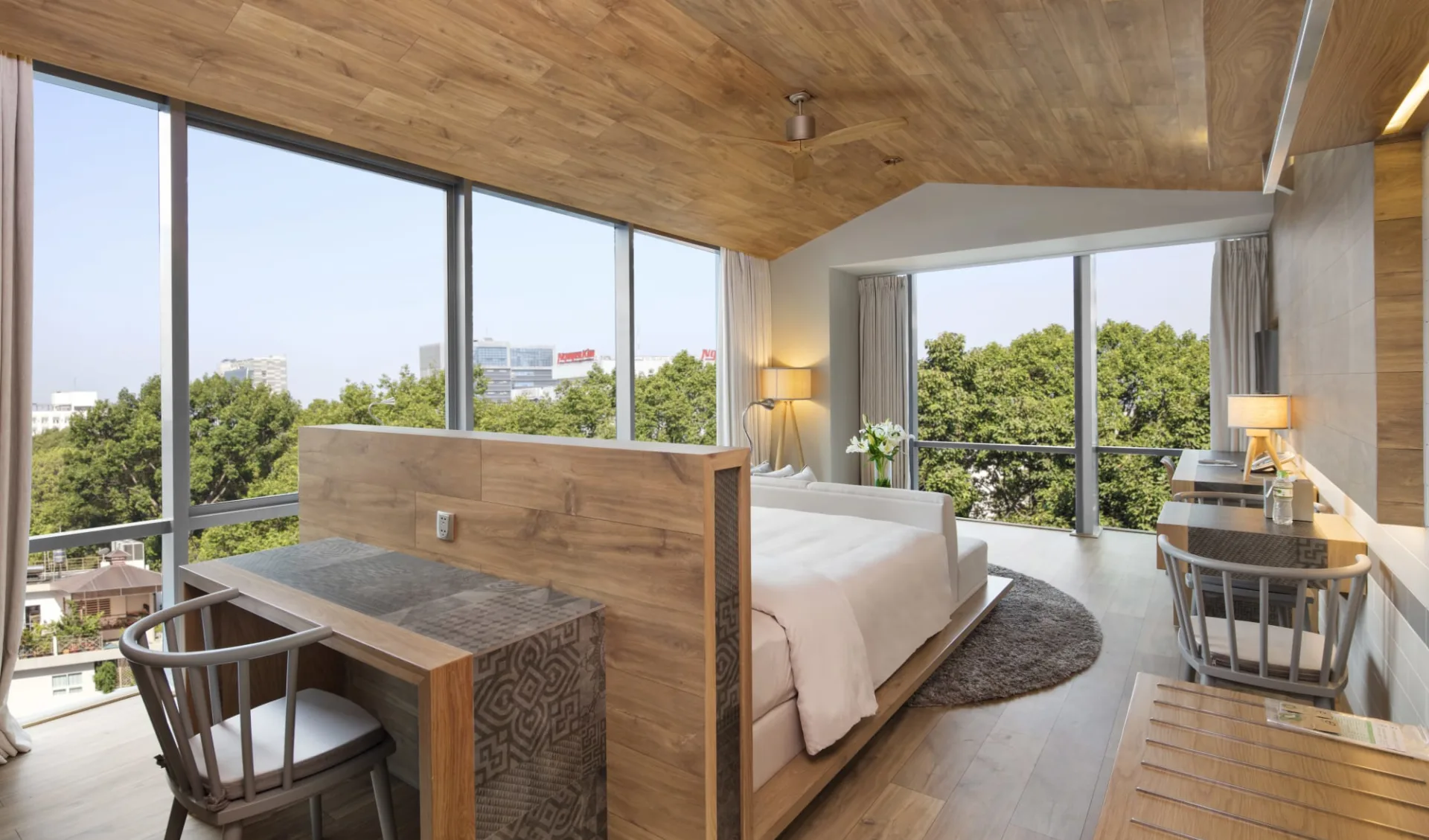 Fusion Suites Saigon: Corner Suite Fusion Suites Saigon: Corner Suite