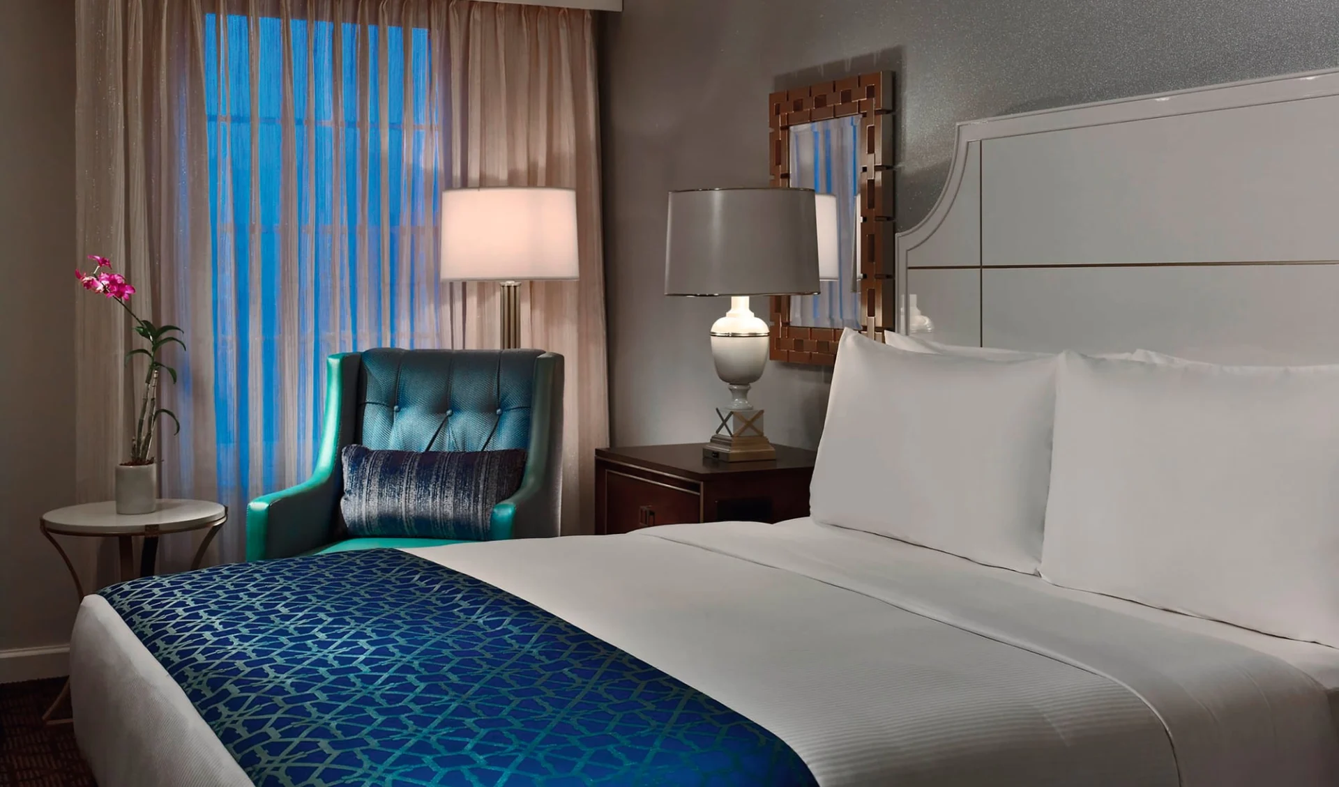 Royal Sonesta Boston in Cambridge: Royal Sonesta Boston -Deluxe Room Royal Sonesta Boston in Cambridge: Royal Sonesta Boston -Deluxe Room