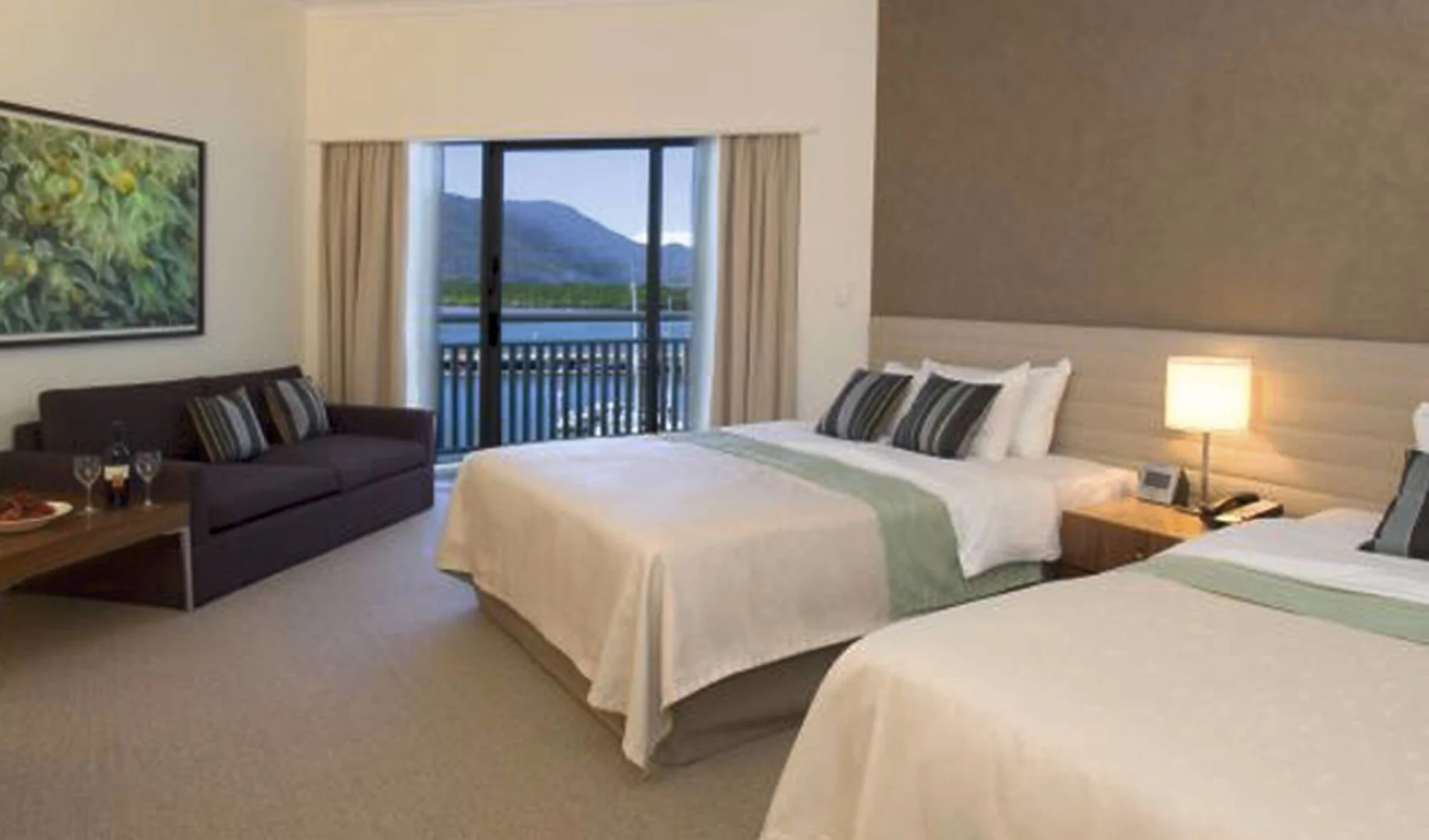 Shangri-La Hotel The Marina Cairns: Shangri-La Hotel The Marina Cairns - Deluxe Sea View Room Shangri-La Hotel The Marina Cairns: Shangri-La Hotel The Marina Cairns - Deluxe Sea View Room