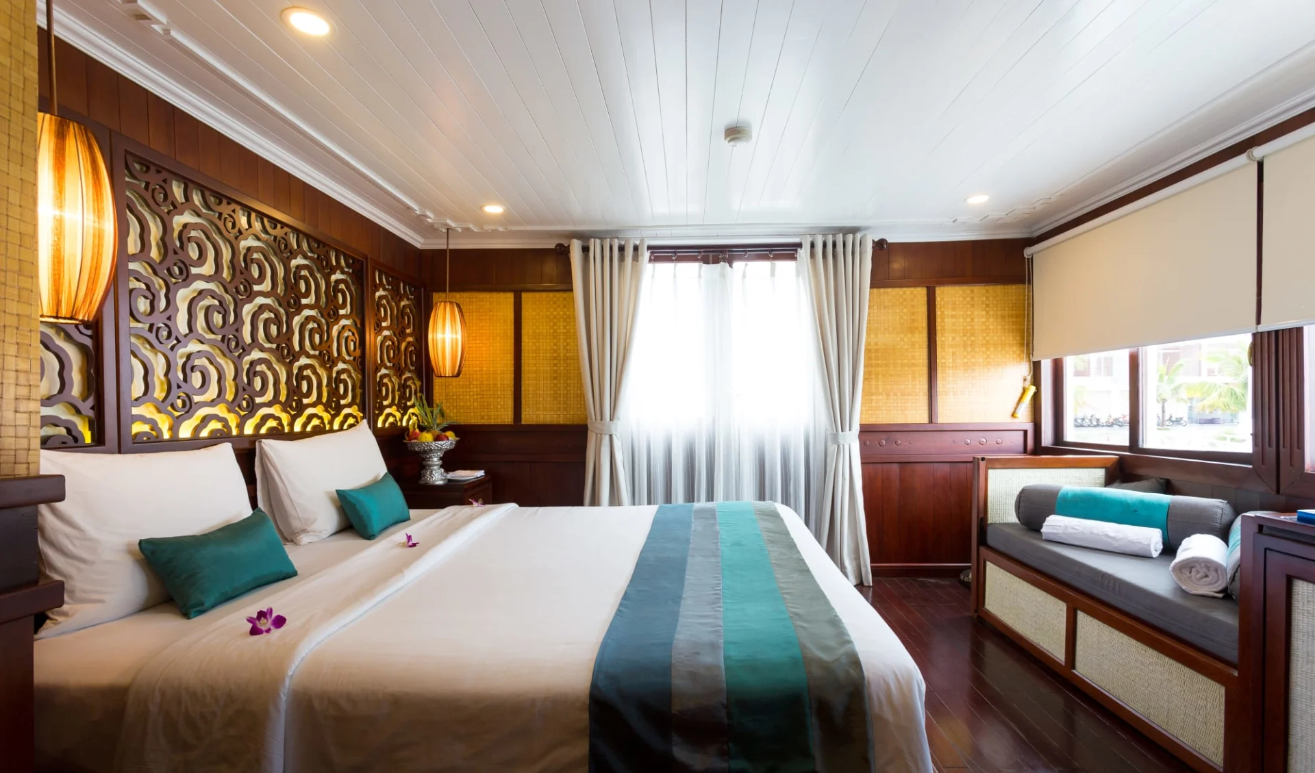 Halong Bucht Kreuzfahrten mit «Bhaya Classic» ab Hanoi: room: Terrace suite Halong Bucht Kreuzfahrten mit «Bhaya Classic» ab Hanoi: room: Terrace suite