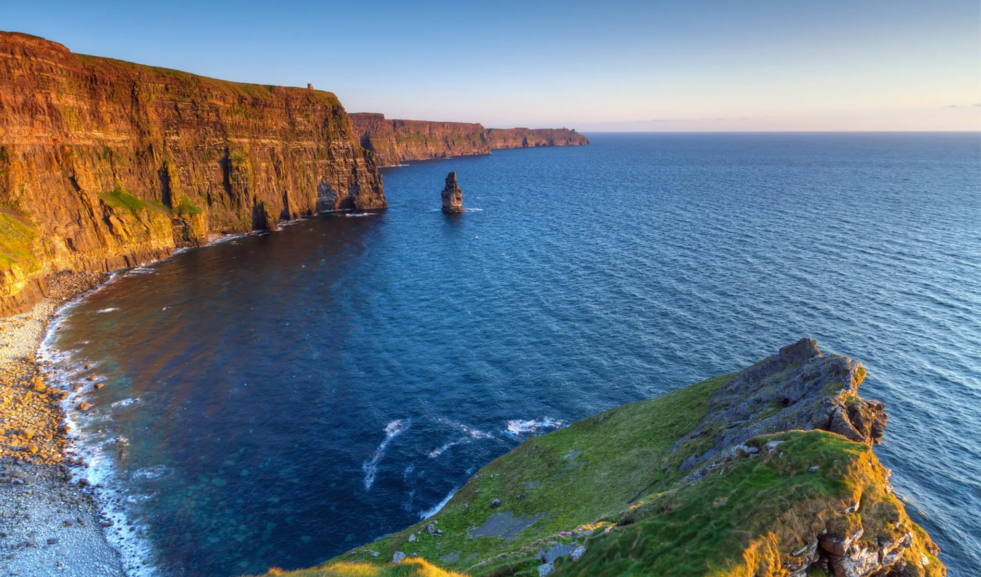 Irland: Die Grüne Insel entdecken ab Dublin: shutterstock_103276019_Cliffs of Moher Irland: Die Grüne Insel entdecken ab Dublin: shutterstock_103276019_Cliffs of Moher