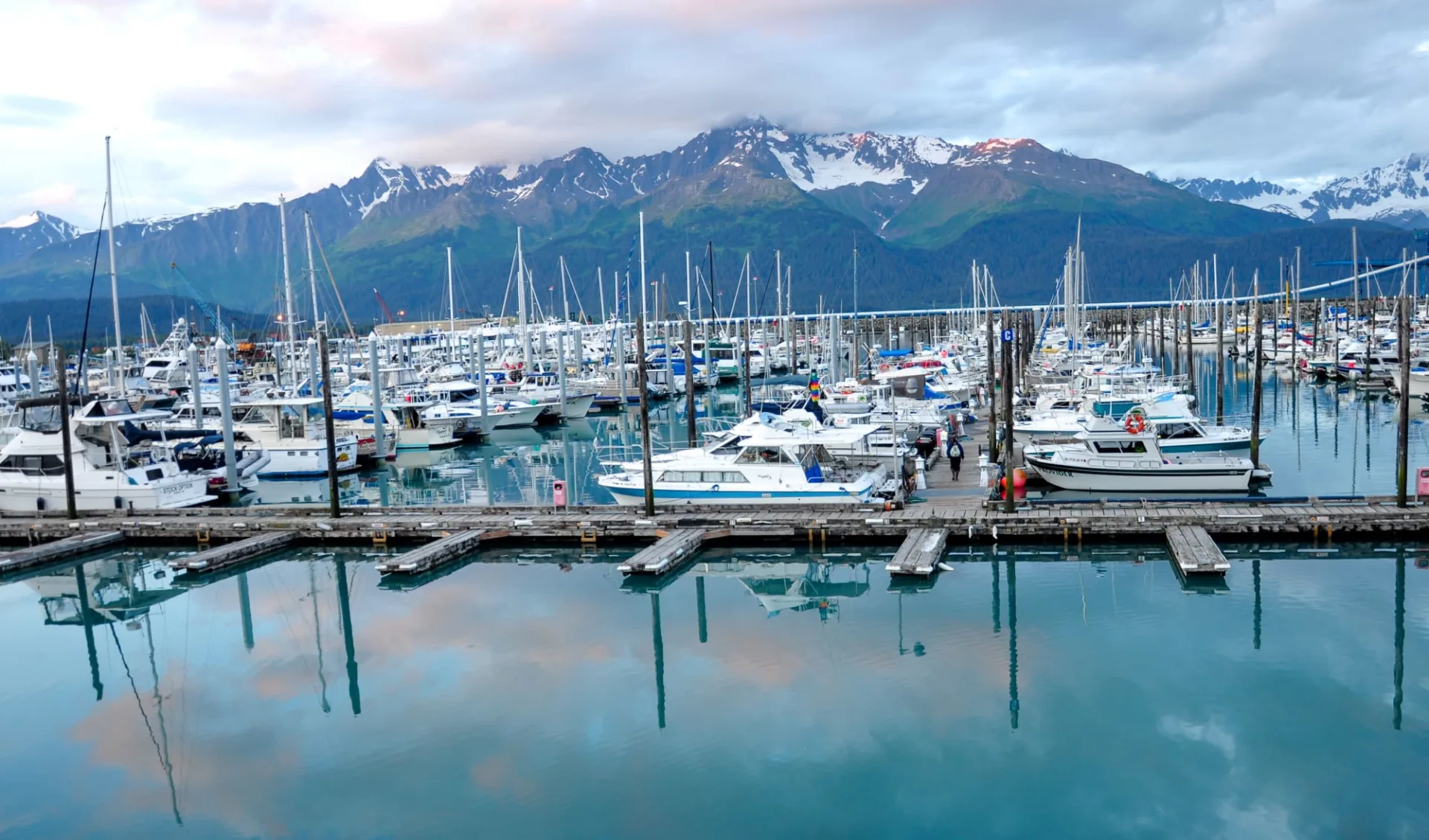 Breeze Inn Seward Alaska: shutterstock_385546264_seward