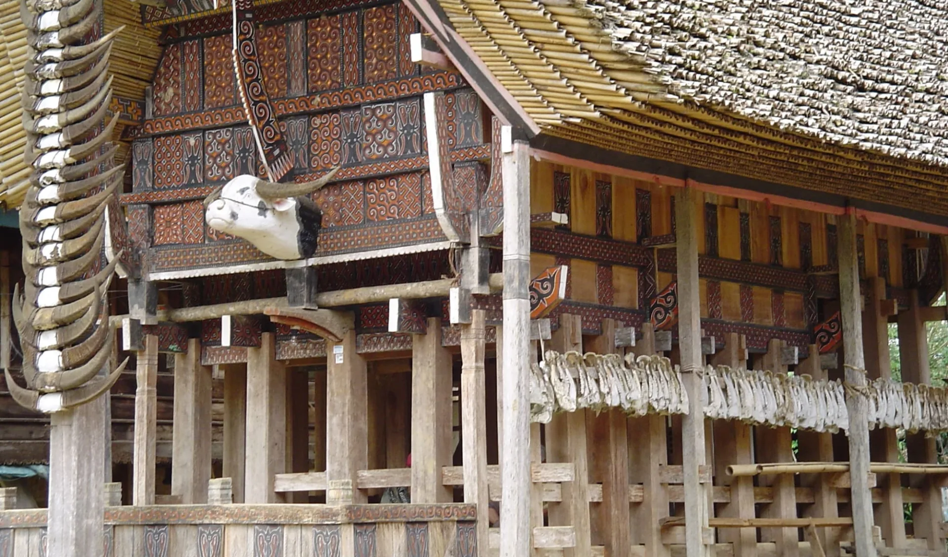 Sulawesi-Torajaland Rundreise ab Makassar: Sulawesi Toraja Traditional House Sulawesi-Torajaland Rundreise ab Makassar: Sulawesi Toraja Traditional House