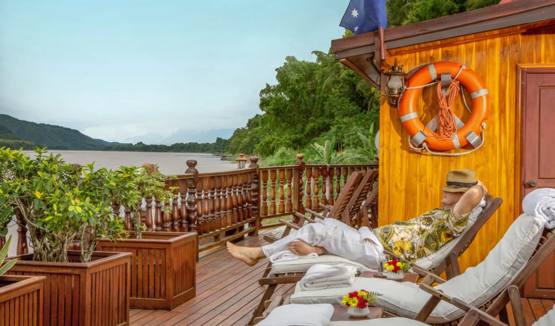 Laos im Rhythmus des Mekong (flussaufwärts) ab Luang Prabang: Sun deck Laos im Rhythmus des Mekong (flussaufwärts) ab Luang Prabang: Sun deck