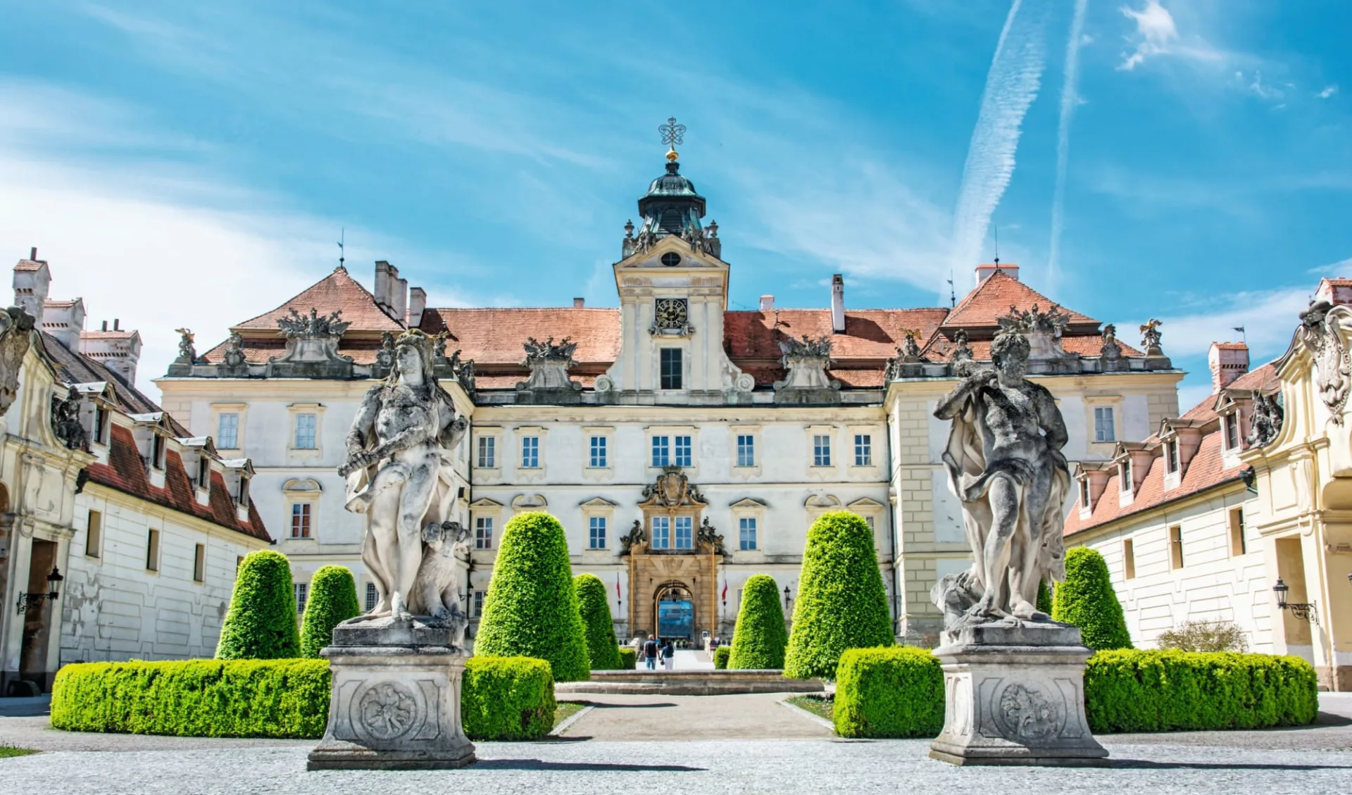 Zeitreise durch Tschechien ab Prag: Tschechien_Valtice_shutterstock_643962757_PeterVrabel Zeitreise durch Tschechien ab Prag: Tschechien_Valtice_shutterstock_643962757_PeterVrabel