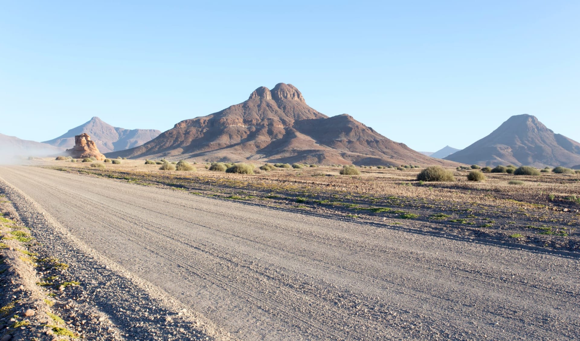 Namibia & Zambezi Highlights ab Windhoek Stadt: Twyfelfontain Tal_Strasse Namibia & Zambezi Highlights ab Windhoek Stadt: Twyfelfontain Tal_Strasse