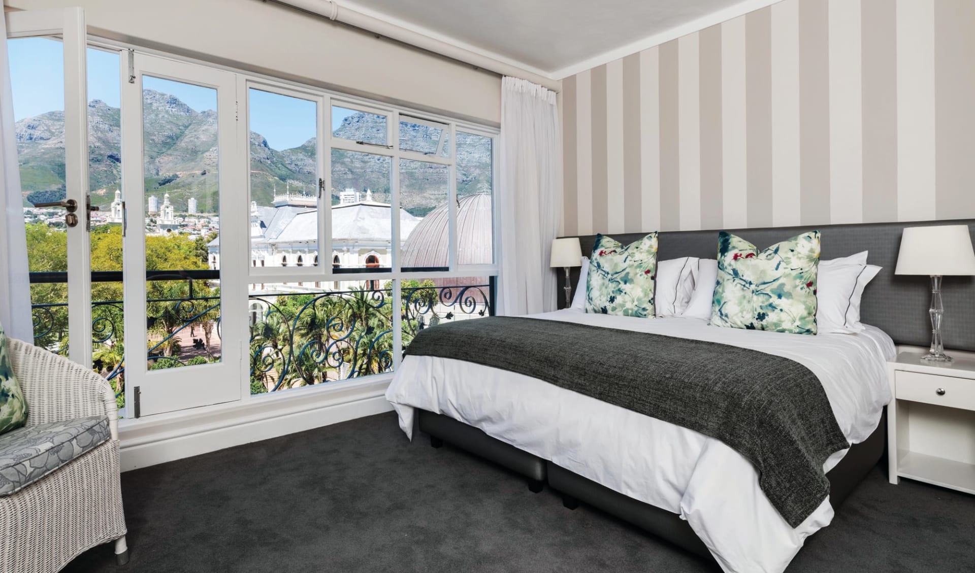 Cape Town Hollow Boutique Hotel in Kapstadt: zimmer Cape Town Hollow - Zimmer mit Bett und Bergblick Cape Town Hollow Boutique Hotel in Kapstadt: zimmer Cape Town Hollow - Zimmer mit Bett und Bergblick