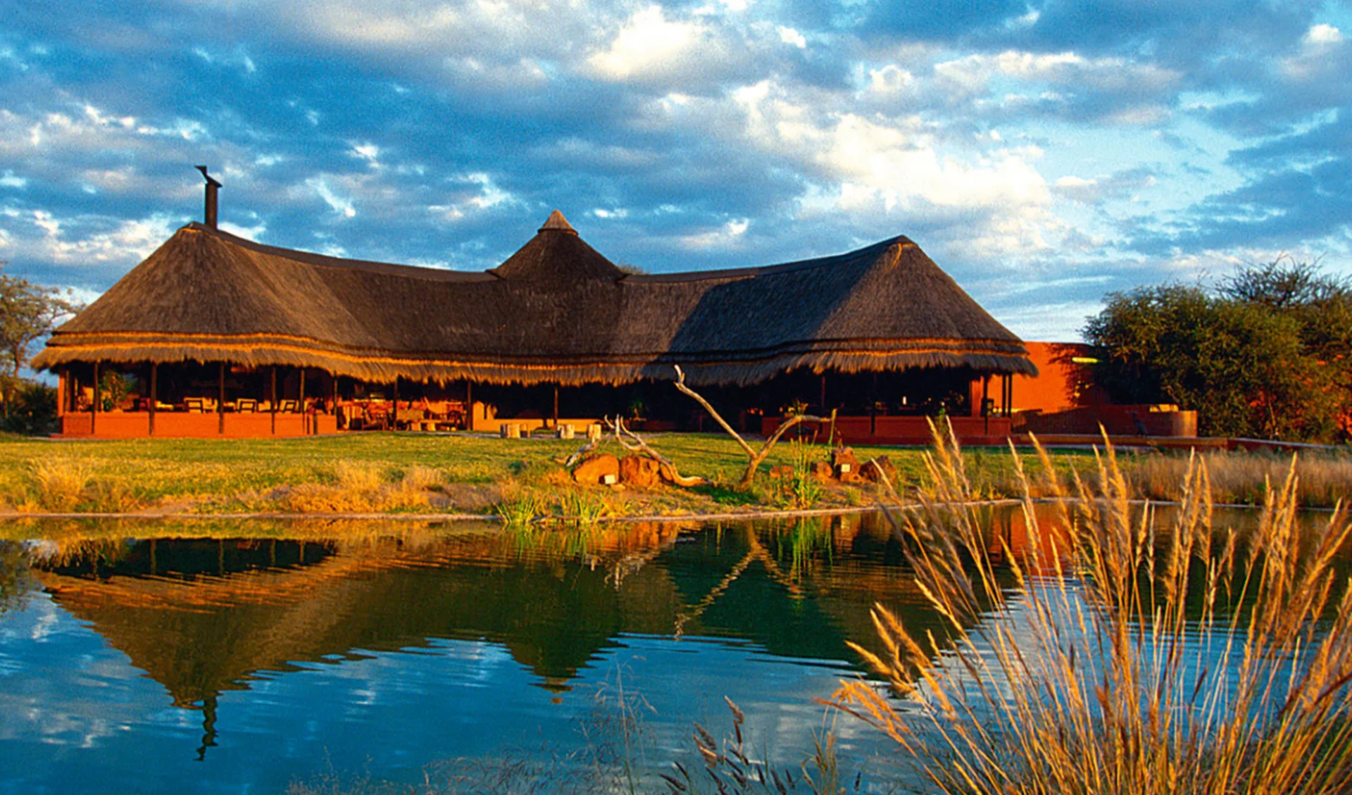 Okonjima Bush Camp in Otjiwarongo Region: Okonjima Game Reserve Bush Camp - Blick auf Haupthaus