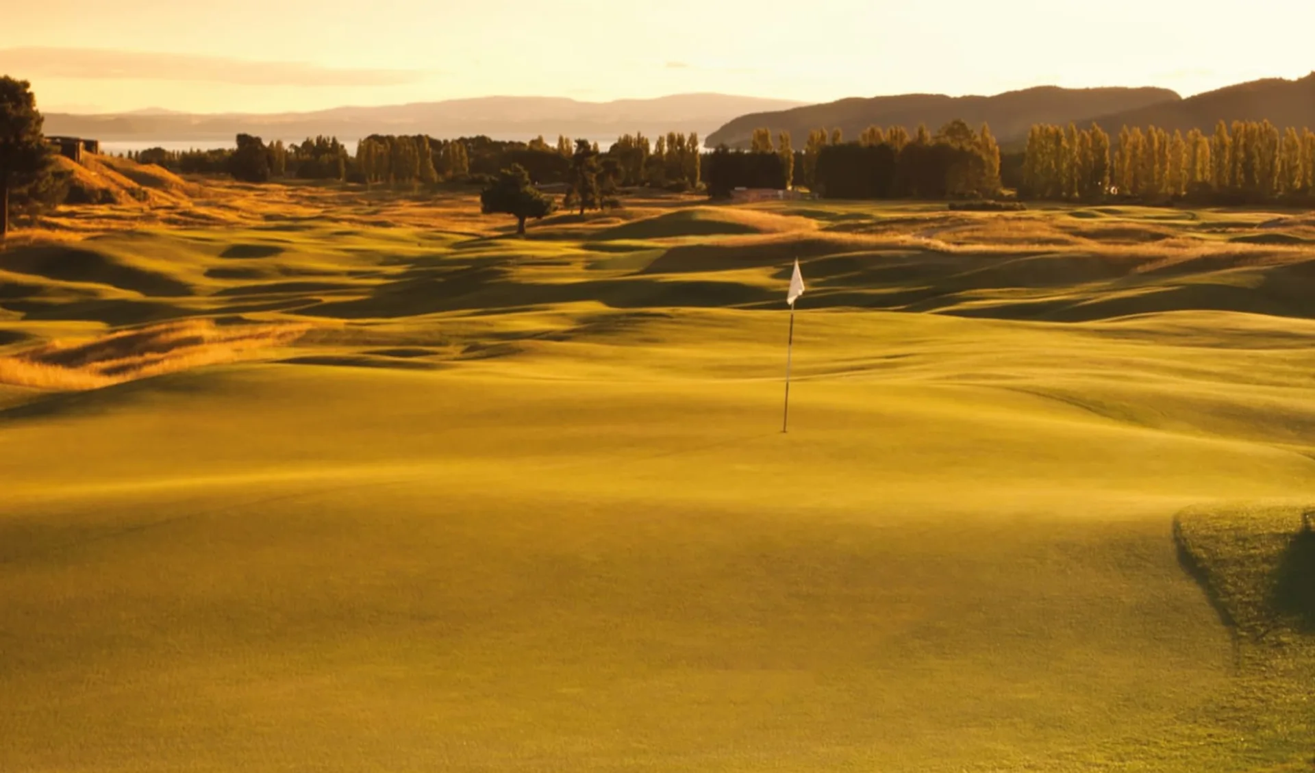 Golfen auf Neuseelands schönsten Plätzen ab Auckland: Taupo - Kinloch Club Taupo Golfplatz