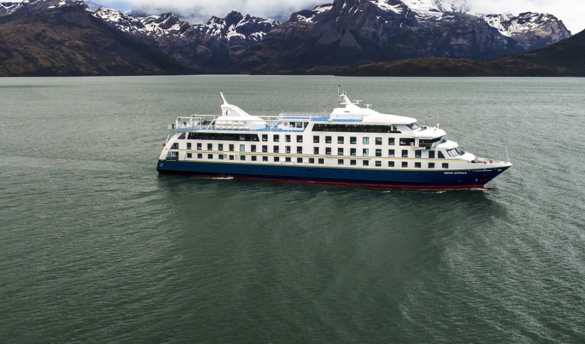 Kreuzfahrt am Ende der Welt - Puntas Arena - Ushuaia ab Punta Arenas: Ventus Australis - Aussenansicht