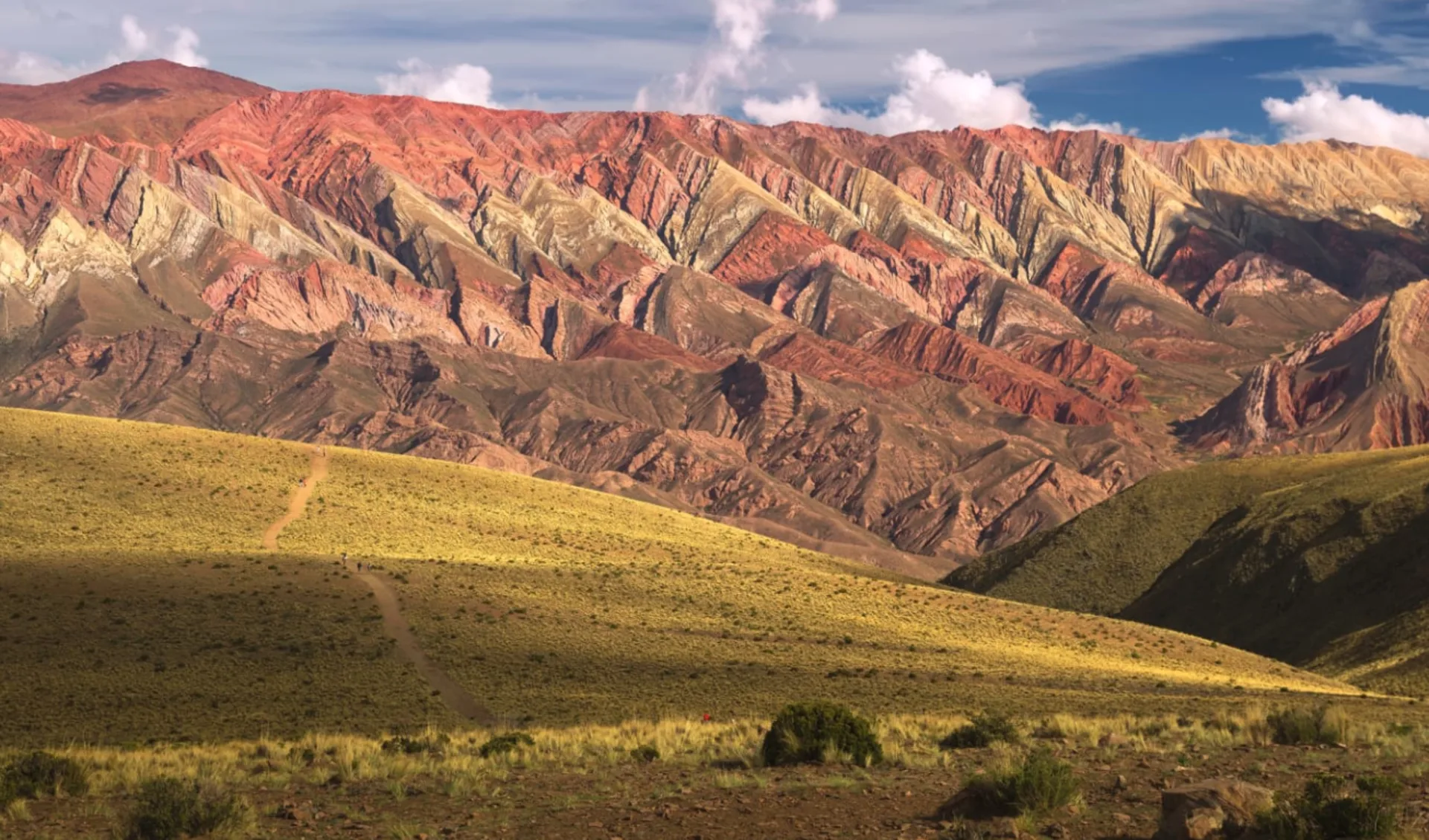 Privatreise Von Salta durch die Atacama Wüste: Argentinien - Quebrada de Humahuaca - Landschaft mit Schlucht
