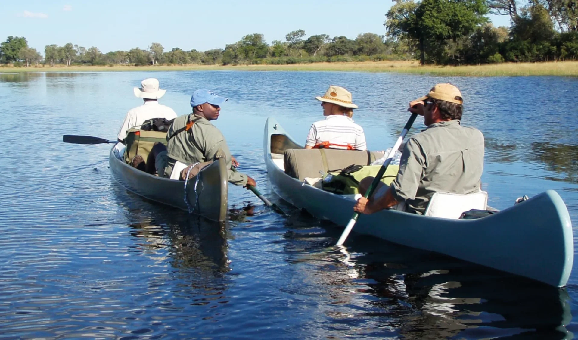 Selinda Explorers Camp in Linyanti Region: Botswana - Linyanti - Kanus im Selinda Spillway auf Selinda Adventure Trail