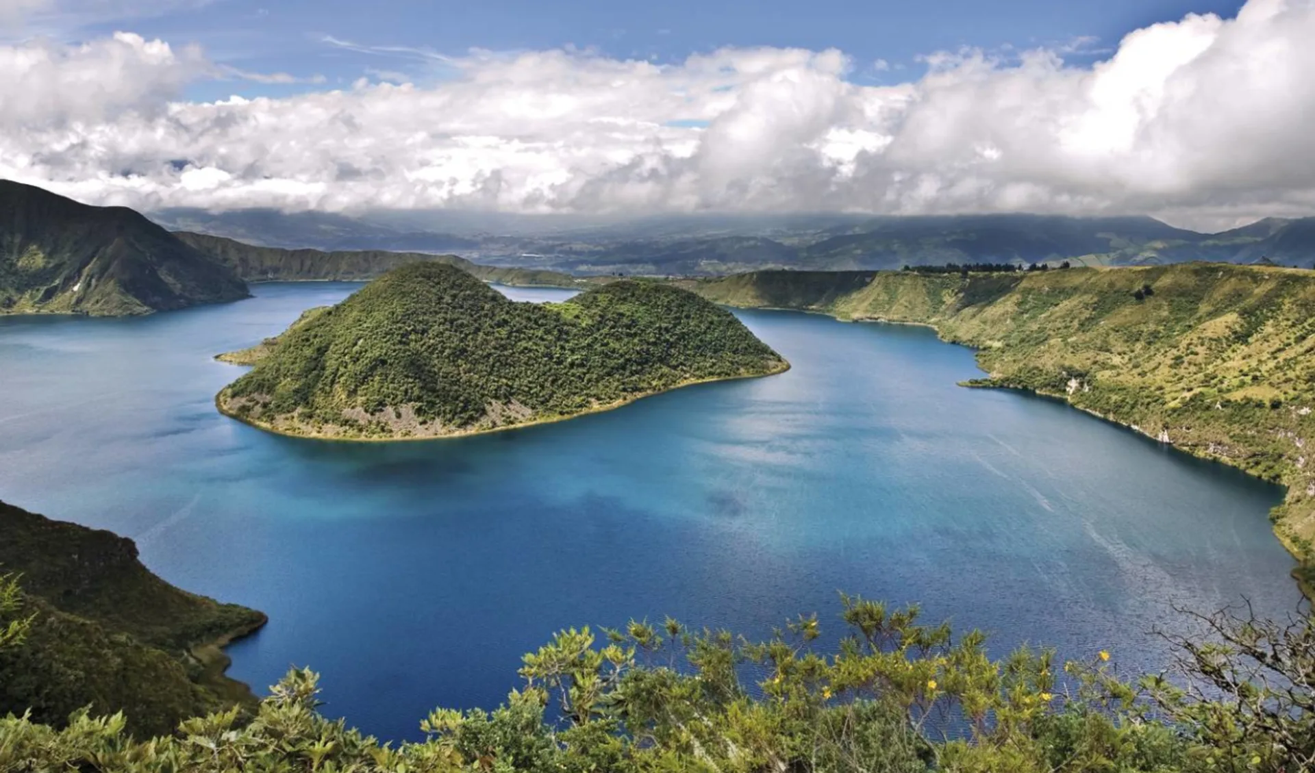 Ecuador Variado ab Guayaquil: Ecuador - Cuicocha - Blick über See