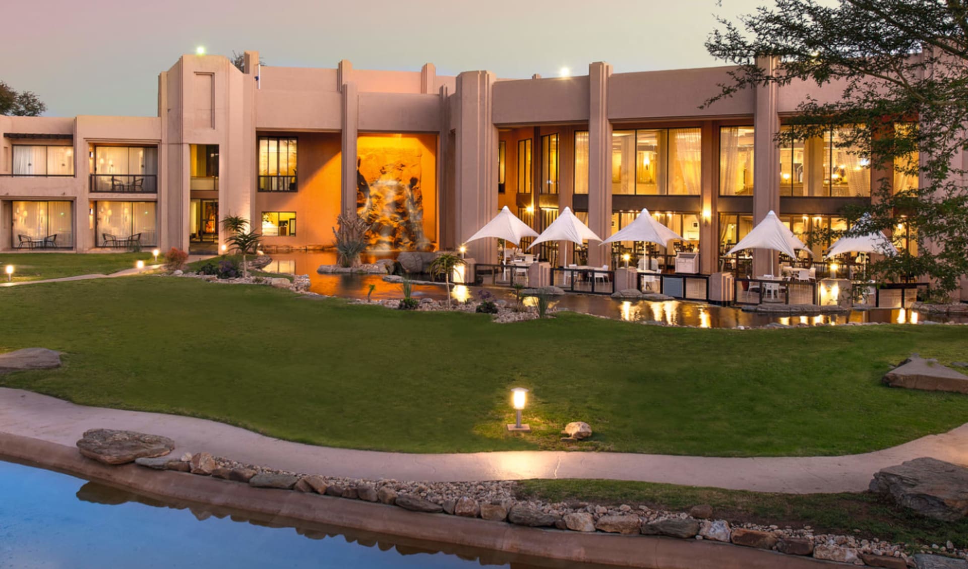 Windhoek Country Club Resort ab Eros Ihr Afrika Spezialist