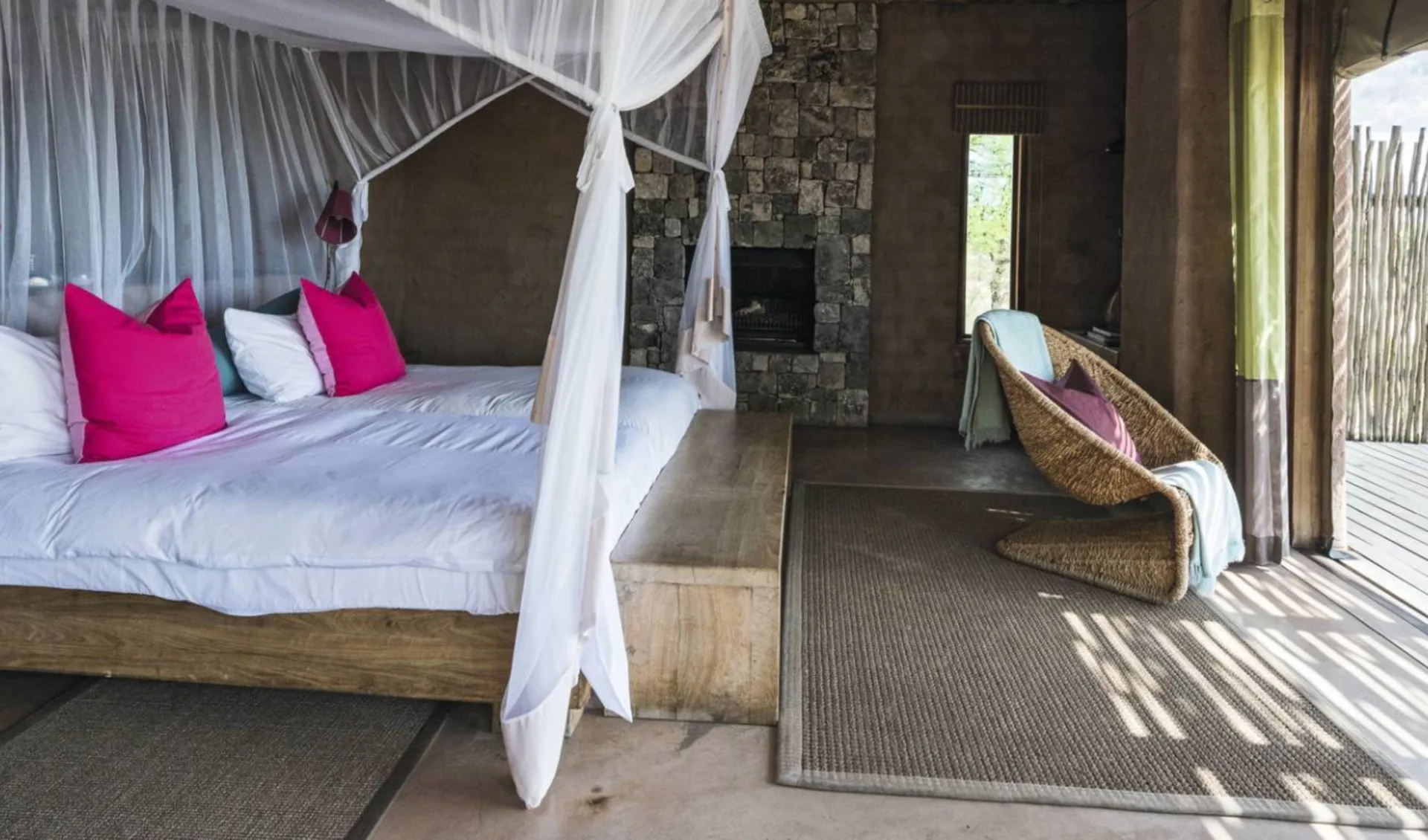 Onguma The Fort in Etosha Nationalpark: zimmer Onguma The Fort - Zimmer mit Bett und Aussicht