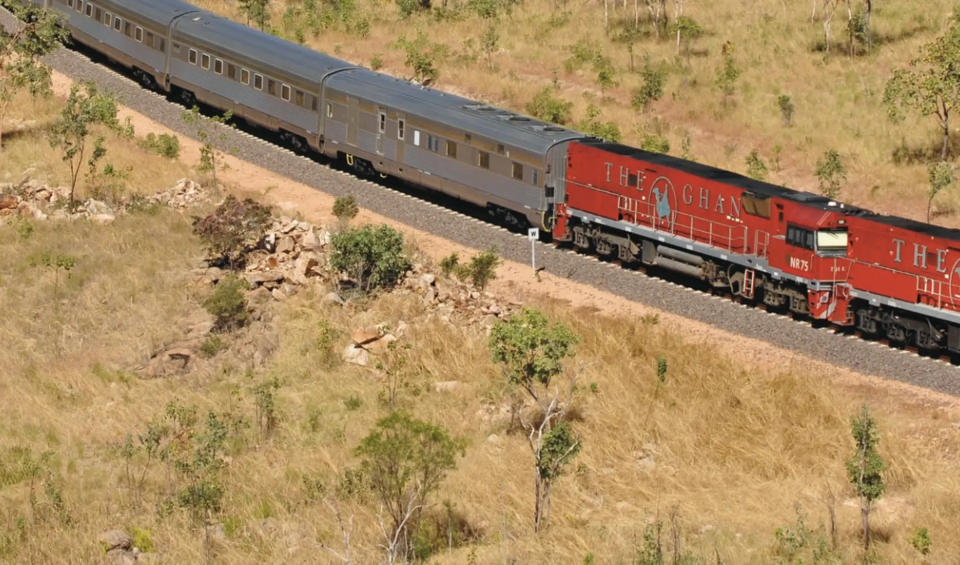 The Ghan von Darwin bis Alice Springs: Australien - Bahnreisen - The Ghan in Kurve