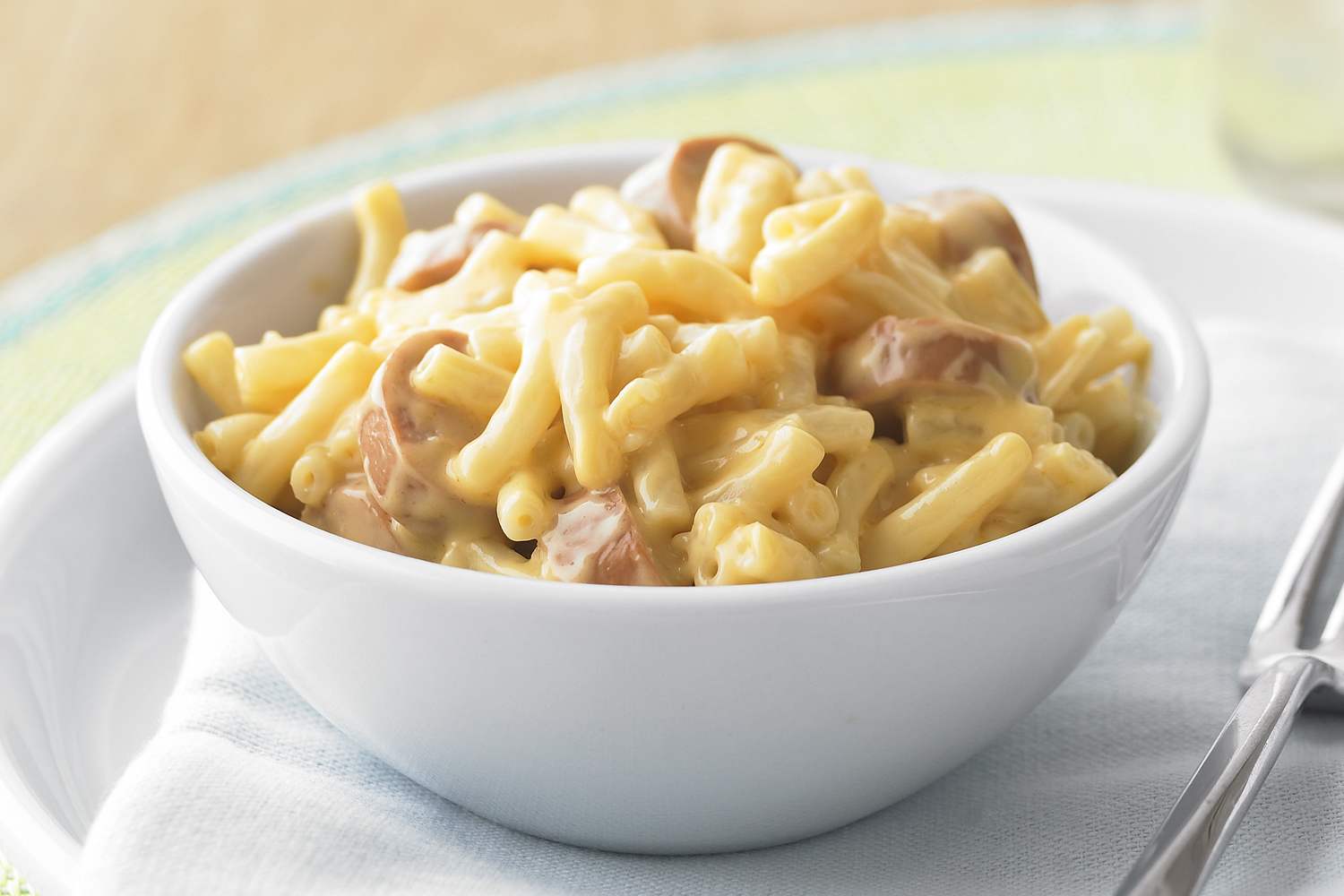 Poêlée de macaroni et fromage KRAFT DINNER avec saucisses fumées