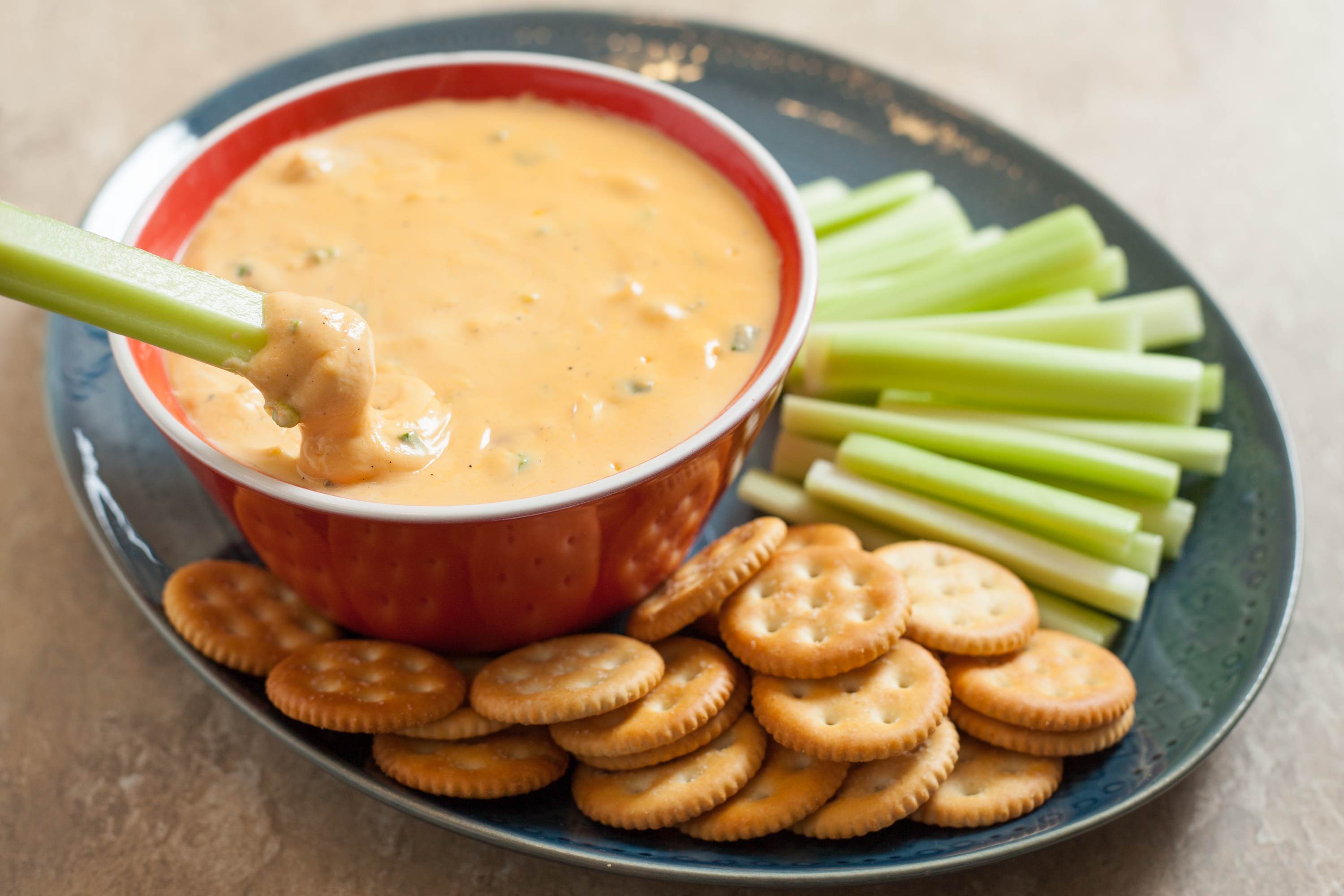 Trempette au poulet Buffalo et au fromage VELVEETA