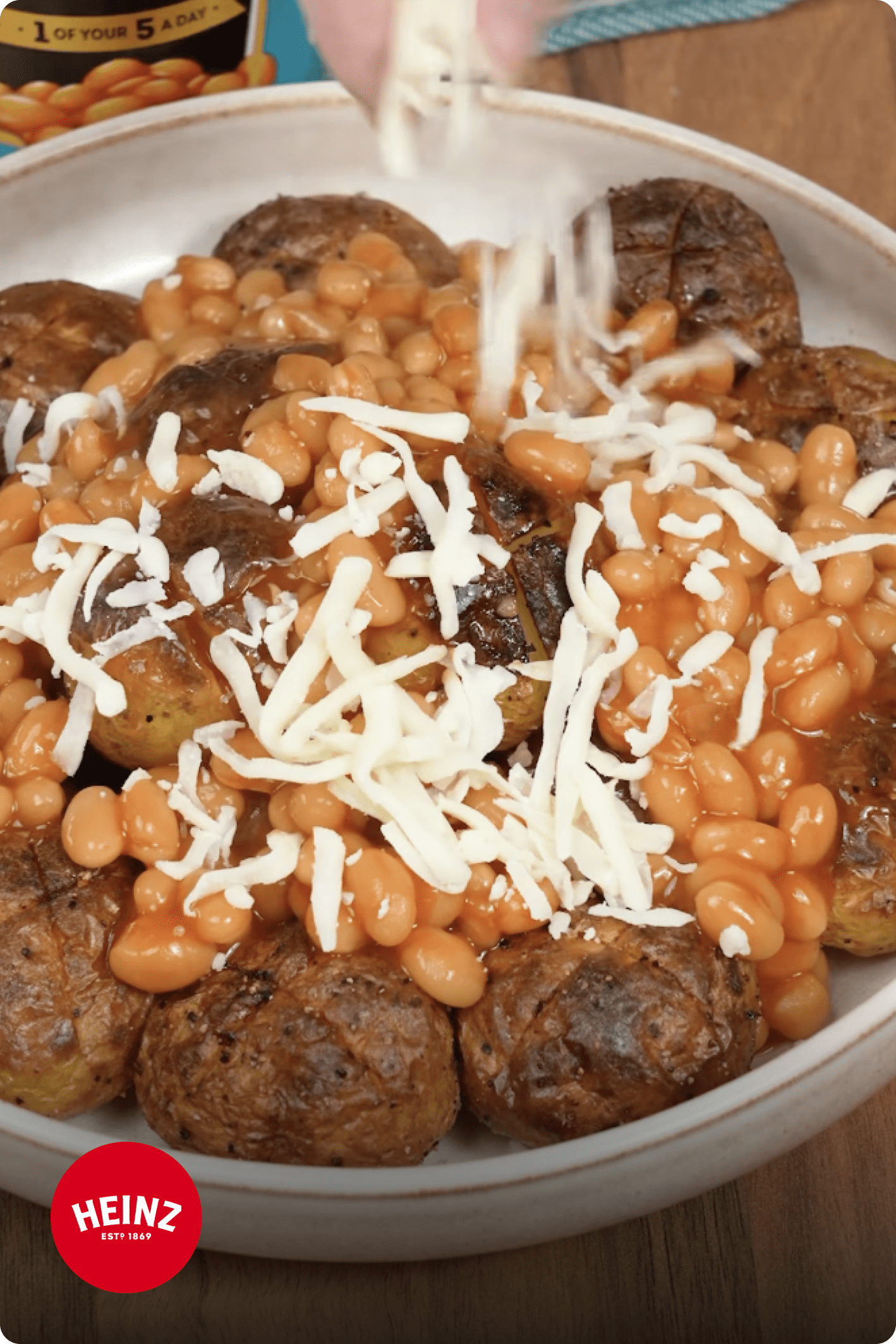 A simple recipe video showing how to make an easy Jacket Potato and Beanz meal.