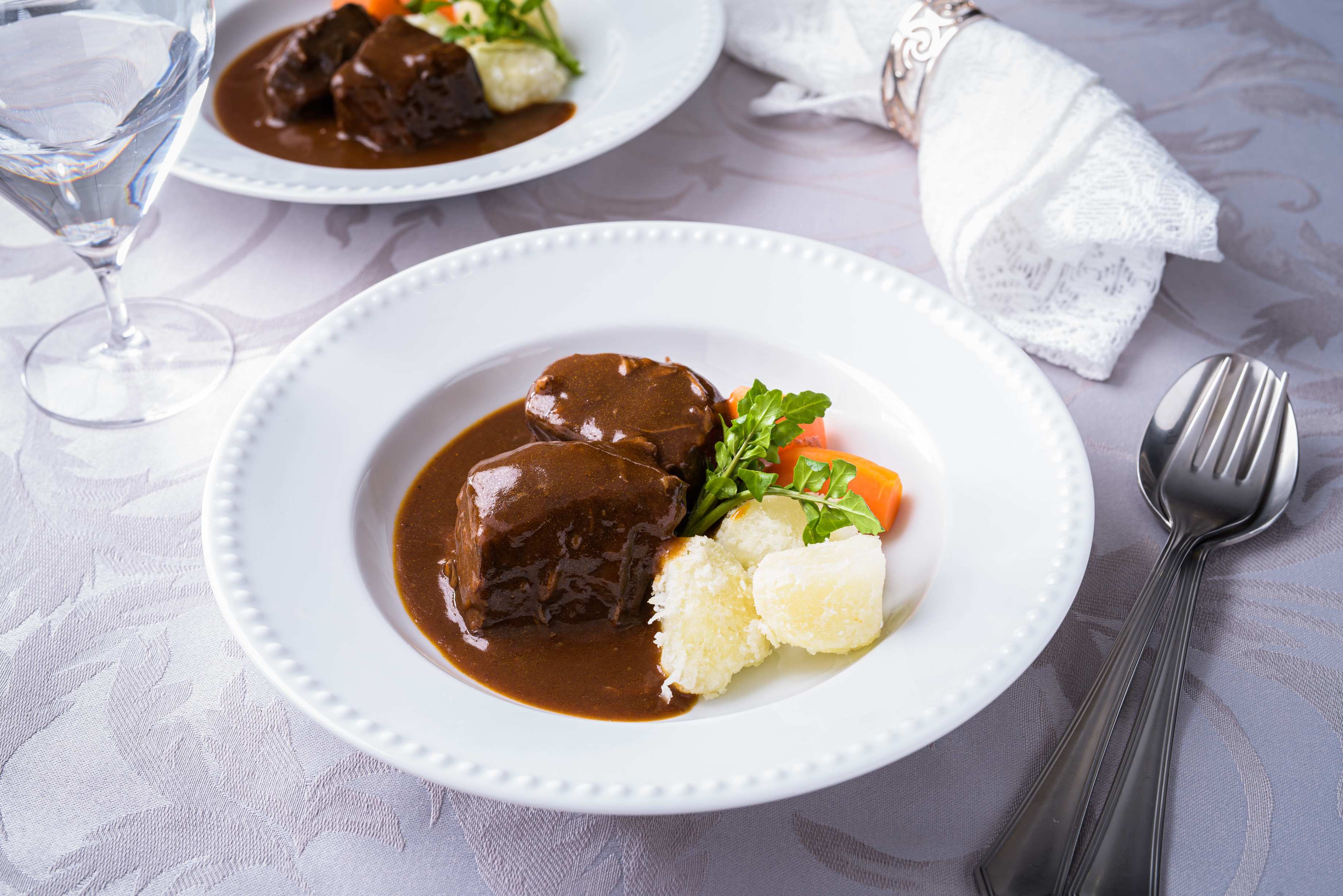 お肉とろける特選ビーフシチュー