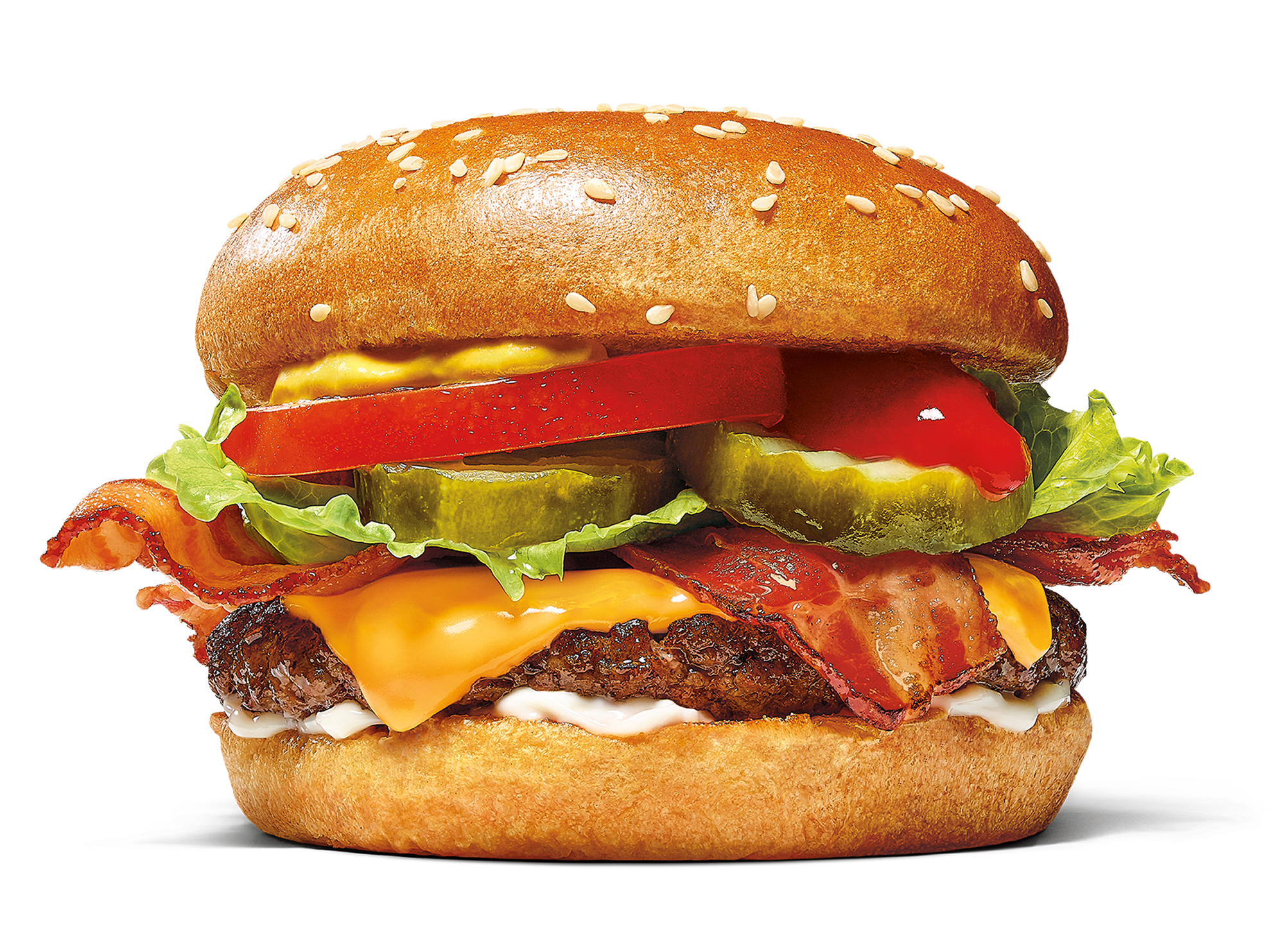 Lákavý hamburger se zlatavou houskou posypanou sezamem, plněný šťavnatým masem a sýrem.