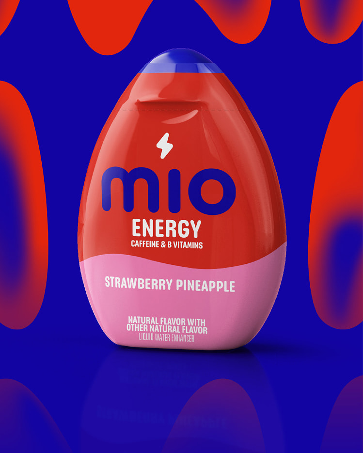 An image of Mio's water flavor enhancer in strawberry pineapple