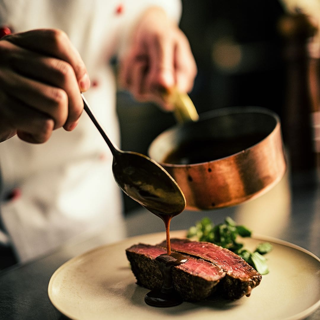 プルドポークのバーベキューソース添えのパン。