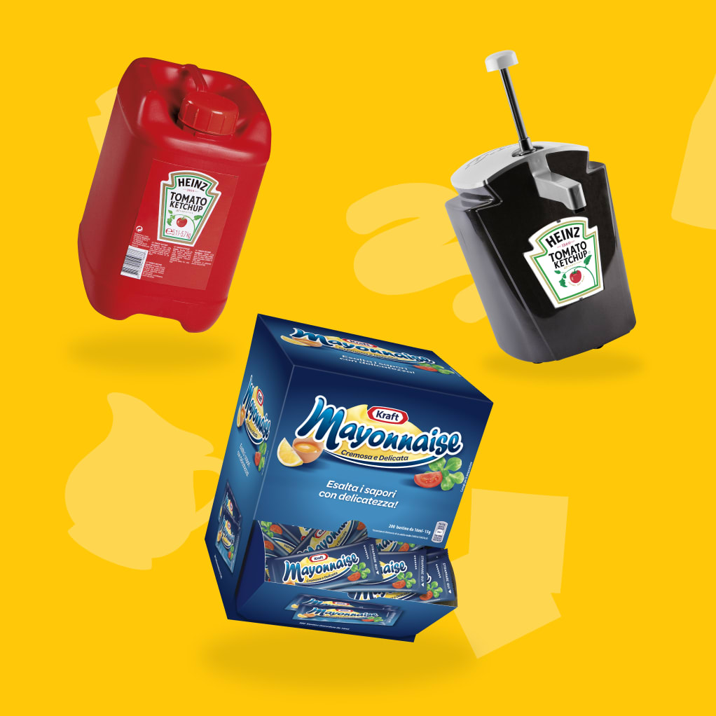 Contenitori di ketchup Heinz e una confezione di maionese Kraft.