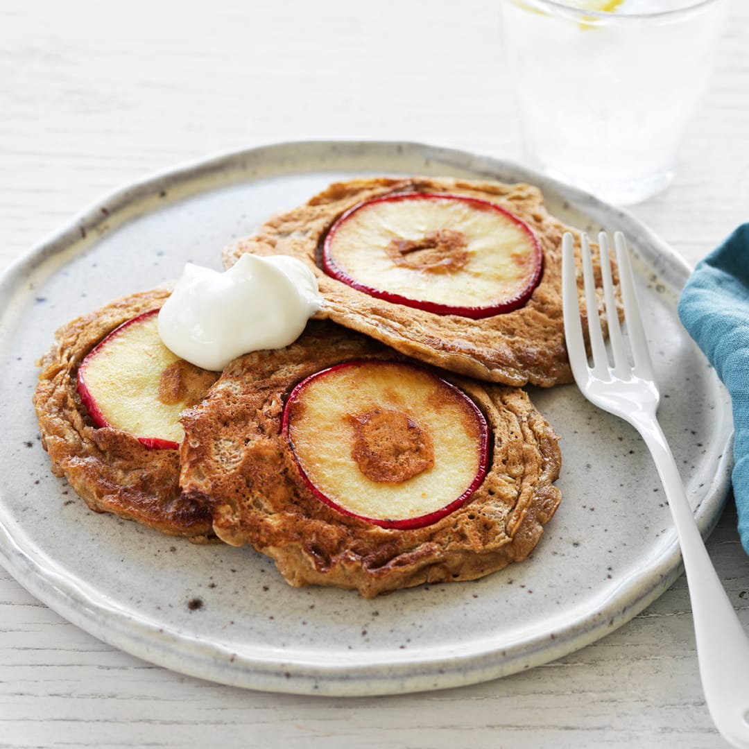 Een gezond ontbijt op een bord.