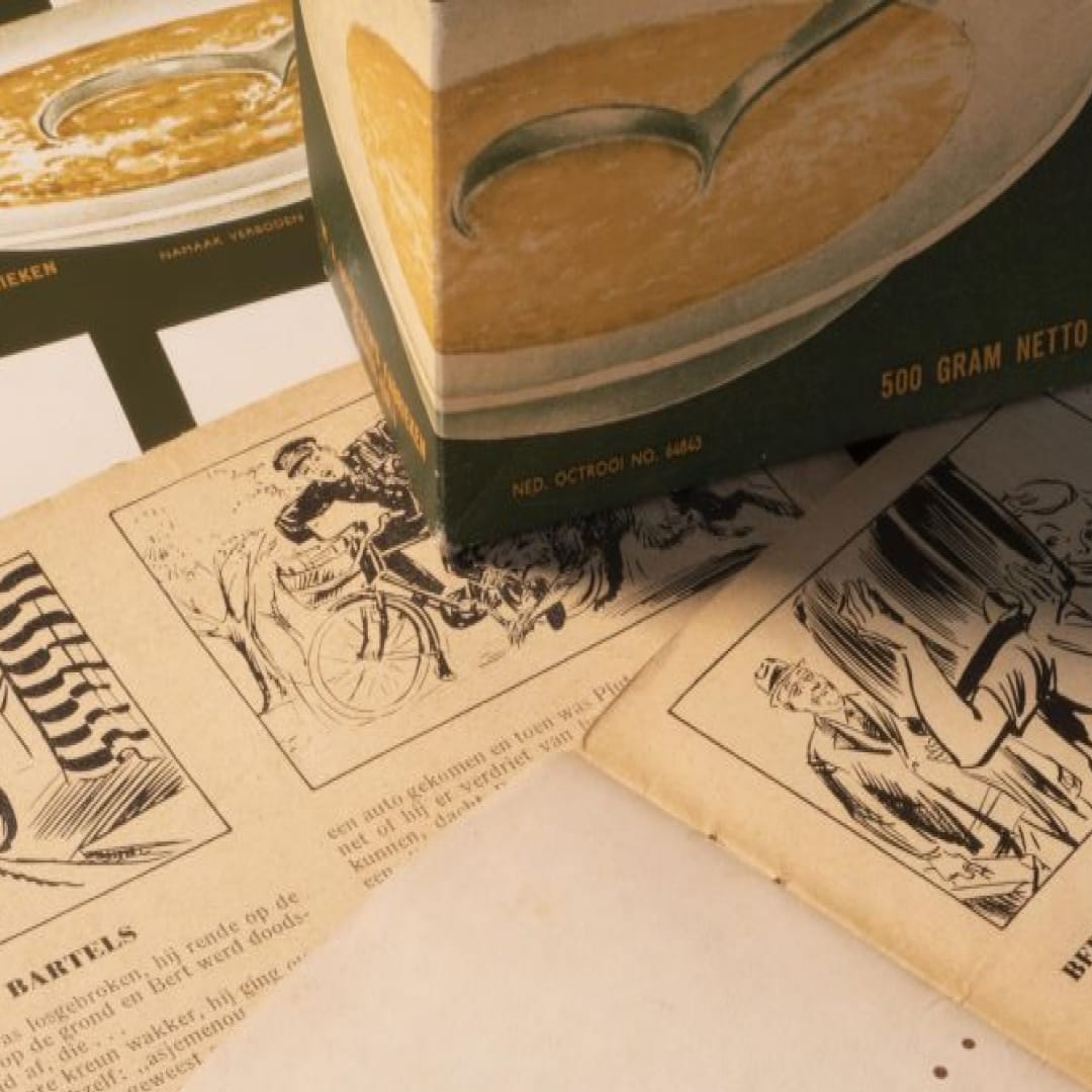 Een klassieke Brinta-doos met vintage advertenties.