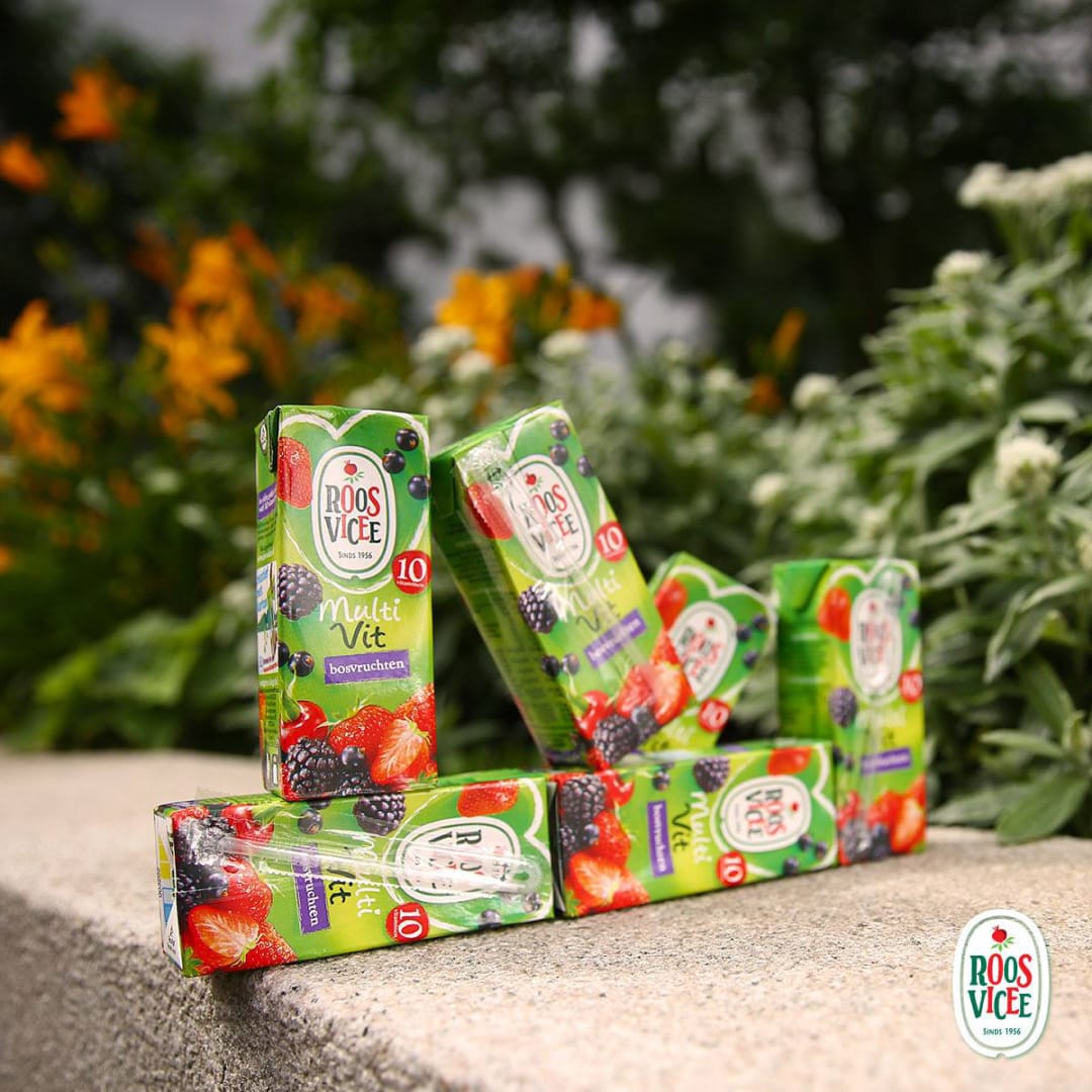 Roosvicee Multi Vit-sap pakken met aardbeien, bramen en bessen.