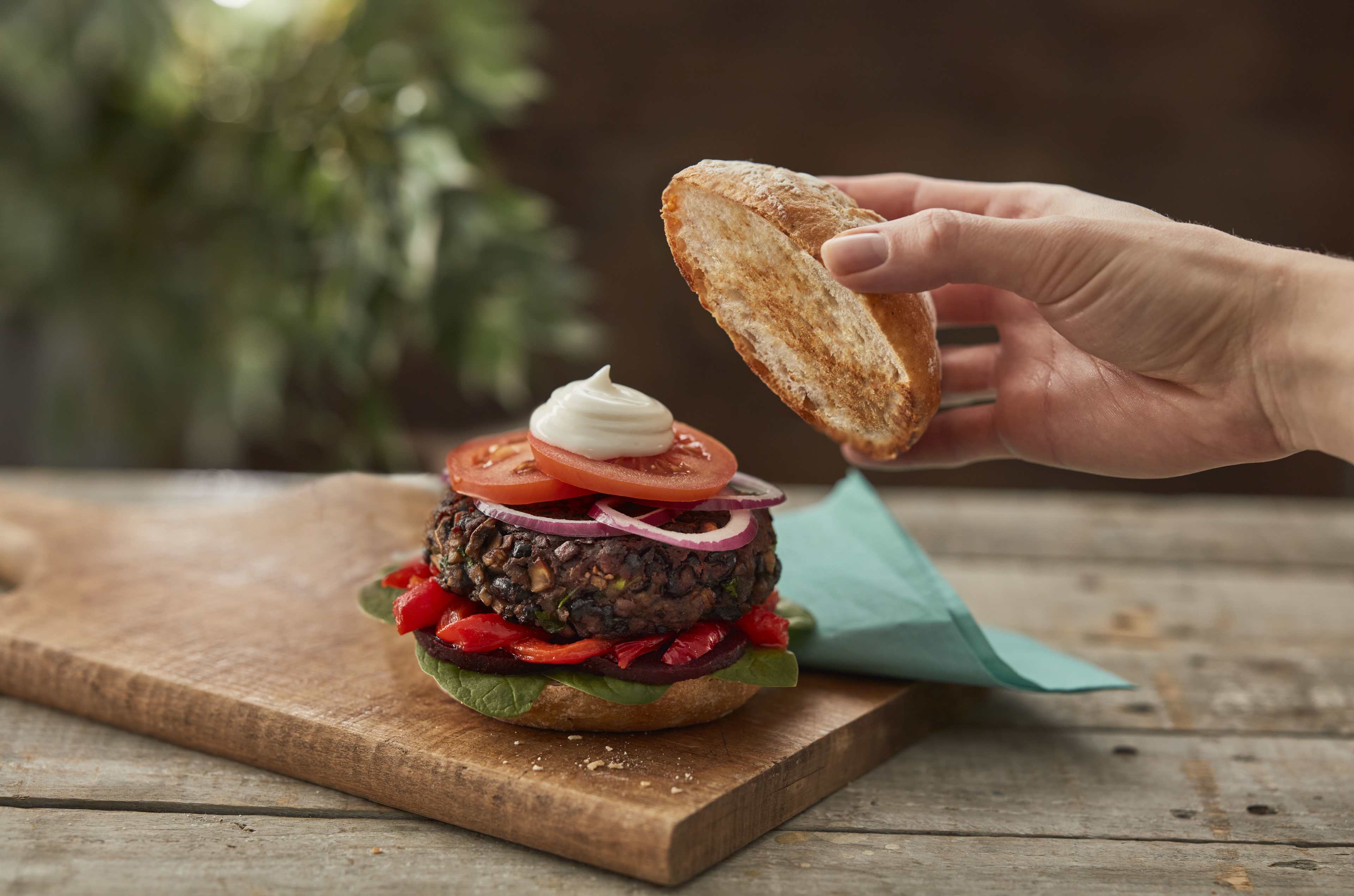 Hamburgers végétaliens aux haricots noirs et aux shiitakes