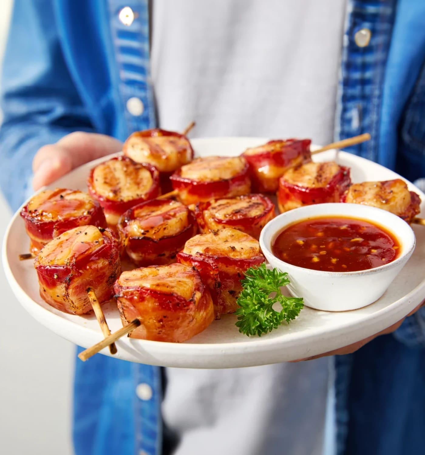 Brochettes De Pétoncles Au Miel Et À L’ail