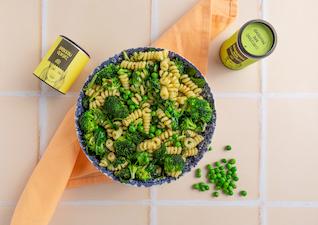 Pasta mit Brokkoli und Erbsen gewürzt mit Gewürz für Brokkoli