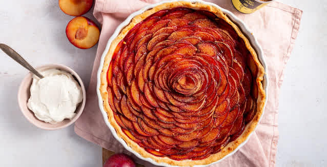 Pflaumenkuchen mit Sahne