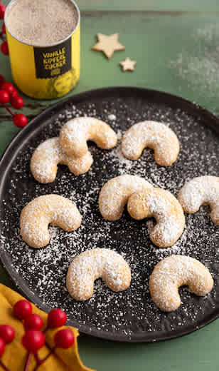 Klassische Vanillekipferl mit Puderzucker