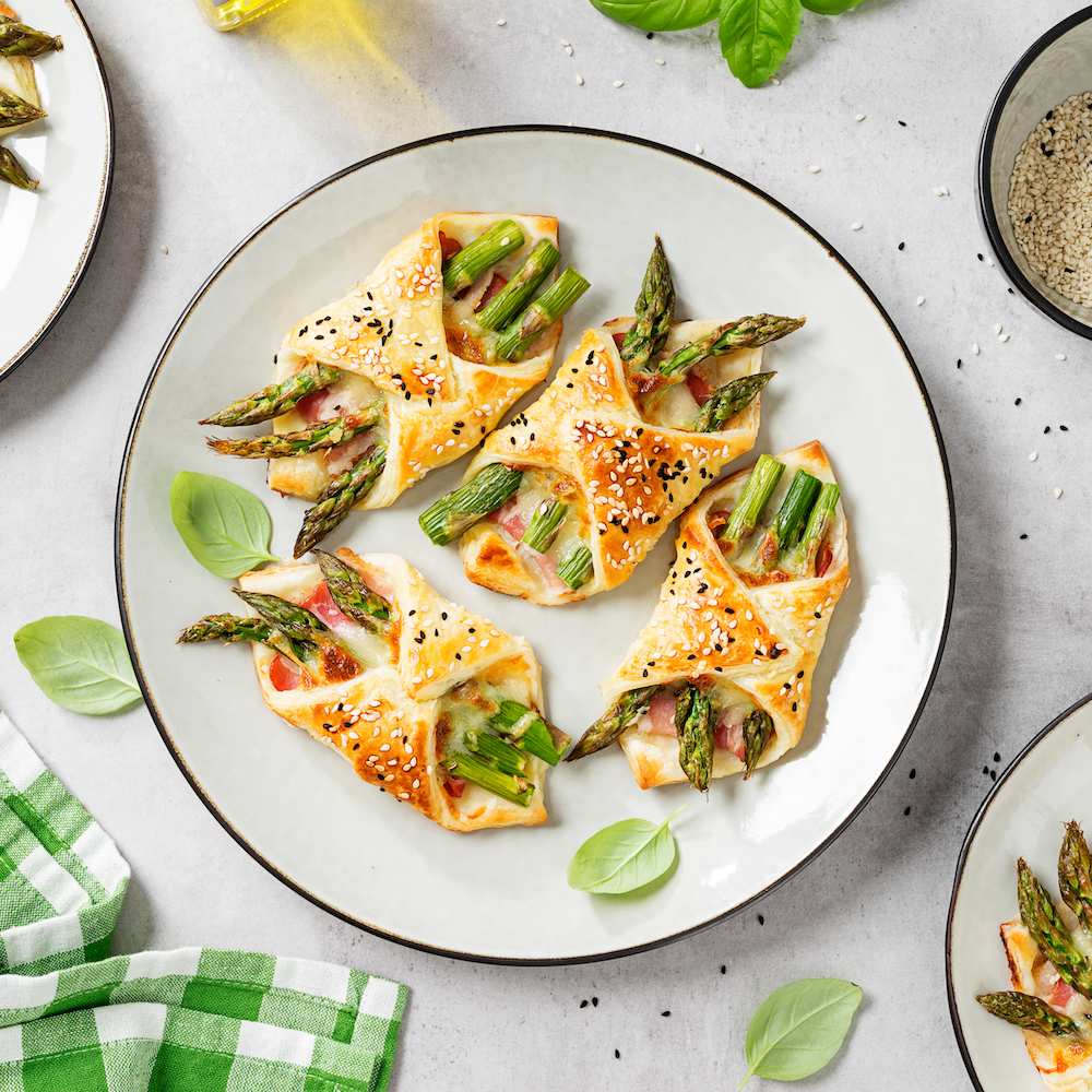 Blätterteigtaschen mit Spargel und Schinken