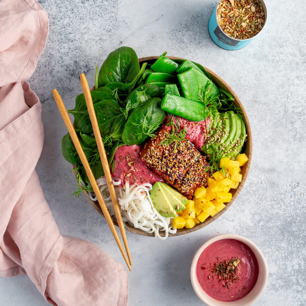 Lachs-Bowl mit Rote-Bete-Dressing