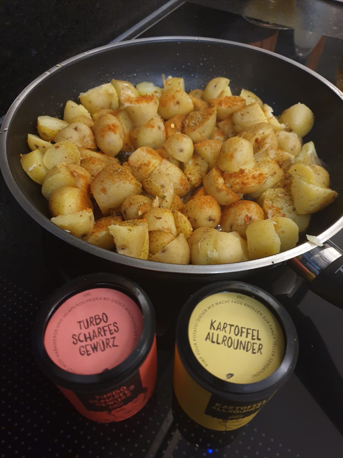 Patatas Bravas - scharfe Kartoffeln spanischer Art