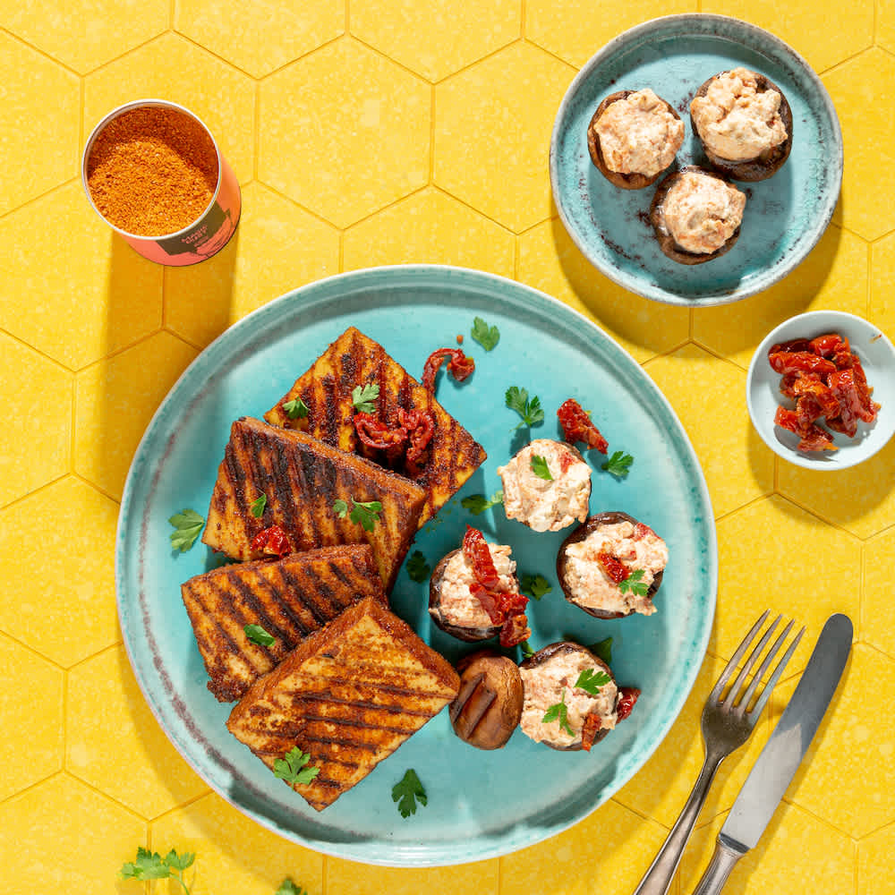 Räuchertofu Steak mit gefüllten Champignons