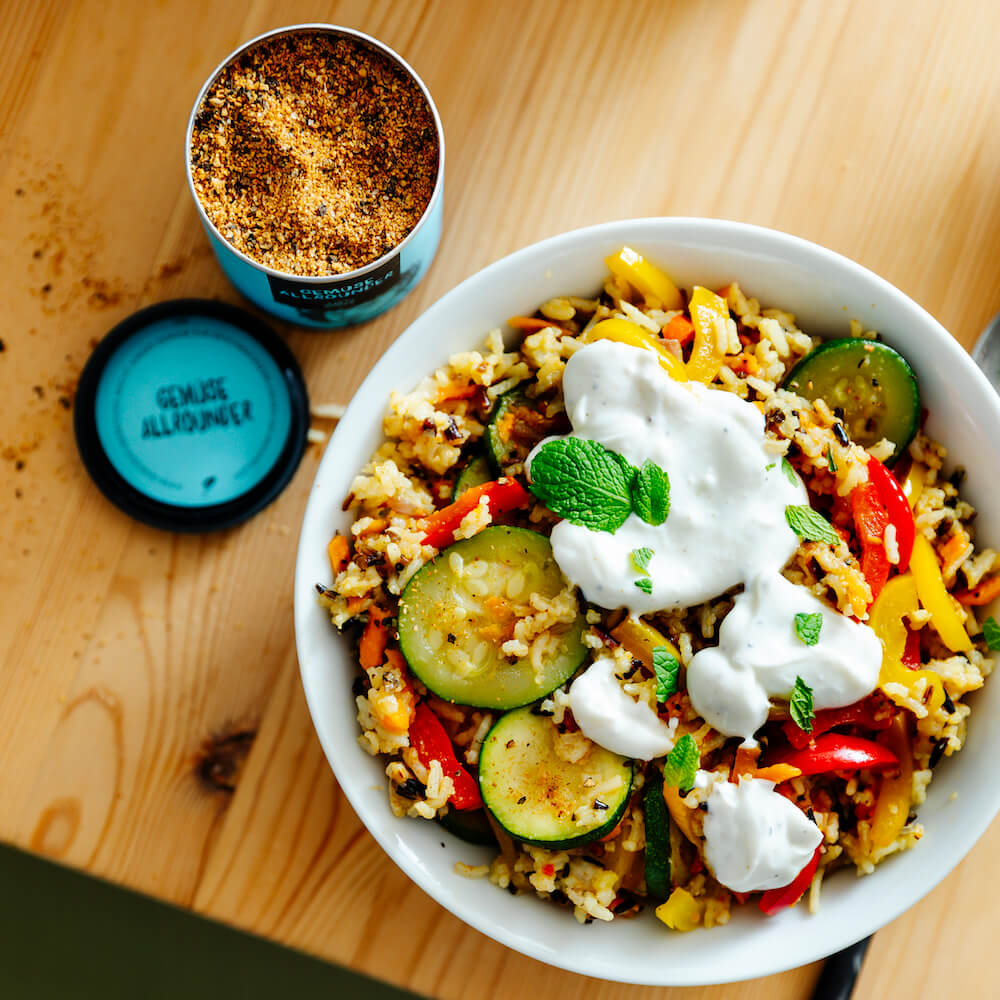 Gemüse Reis Pfanne mit Joghurt Dip