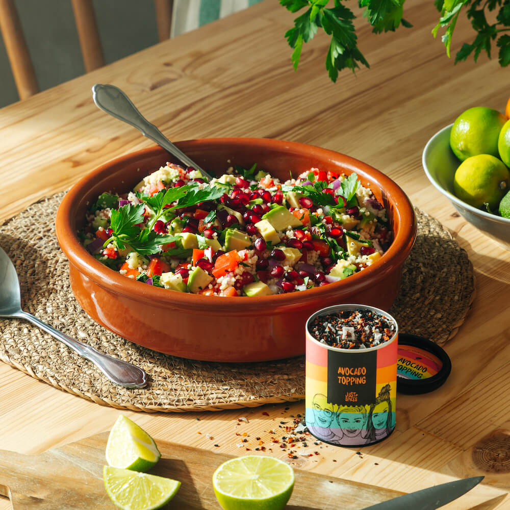 Tabulé de verduras con aguacate