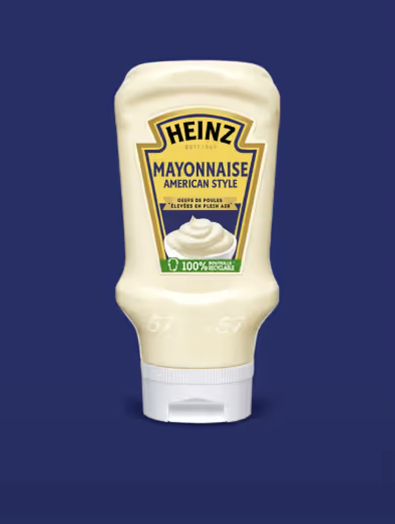 Une bouteille de Mayonnaise American Style Heinz avec un bouchon blanc. L'étiquette affiche "HEINZ ESTD 1869 MAYONNAISE AMERI